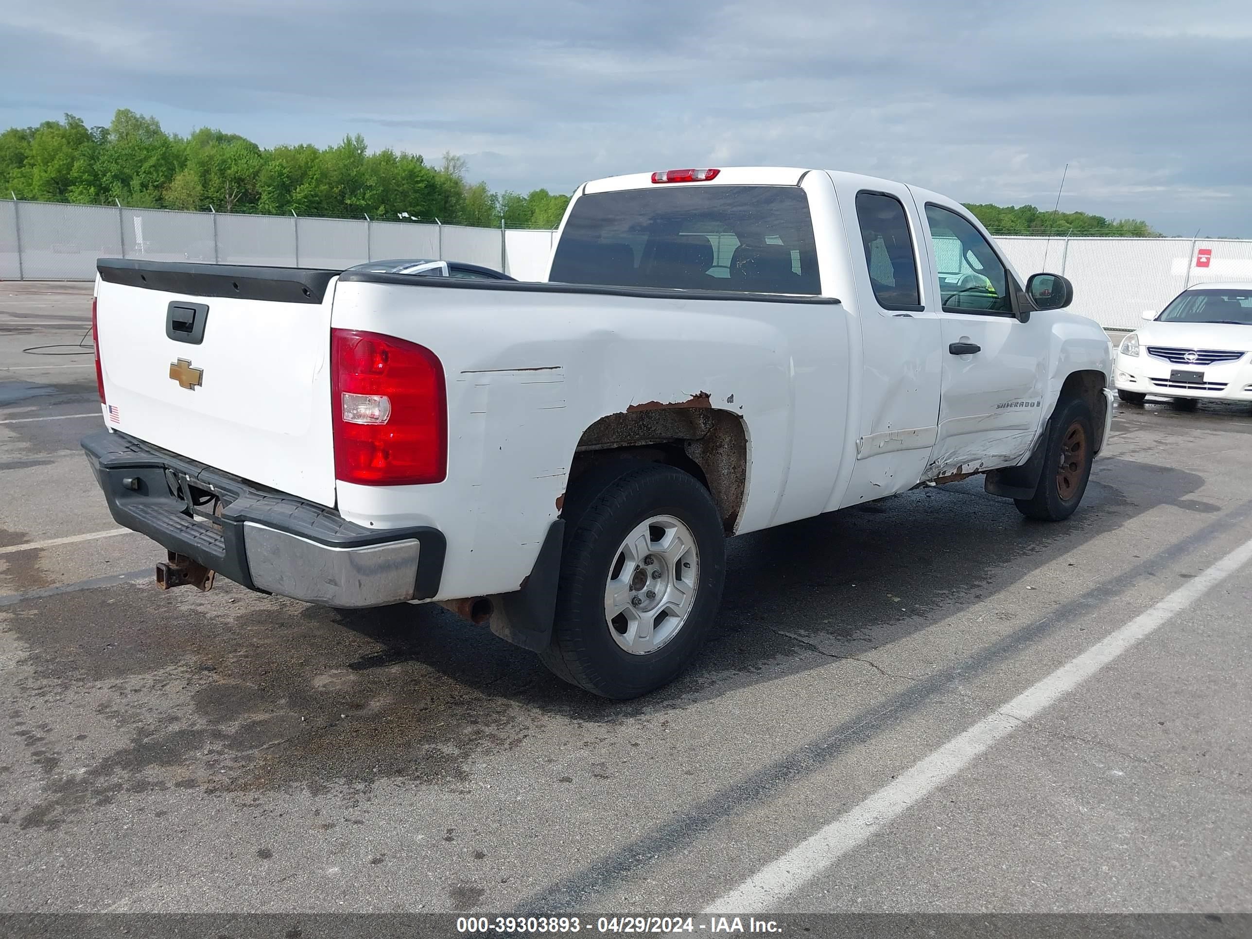 Photo 3 VIN: 1GCEK19008Z130943 - CHEVROLET SILVERADO 