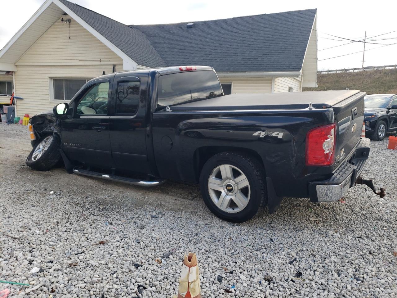 Photo 1 VIN: 1GCEK19018Z113620 - CHEVROLET SILVERADO 