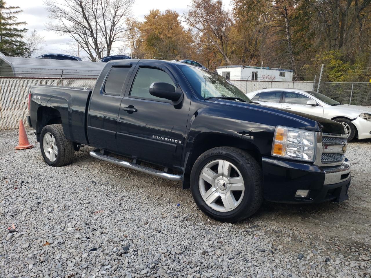 Photo 3 VIN: 1GCEK19018Z113620 - CHEVROLET SILVERADO 