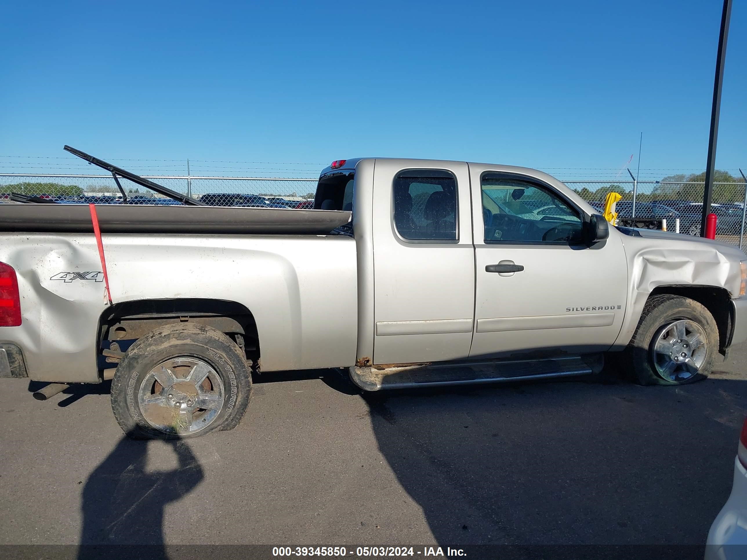 Photo 12 VIN: 1GCEK19018Z215533 - CHEVROLET SILVERADO 