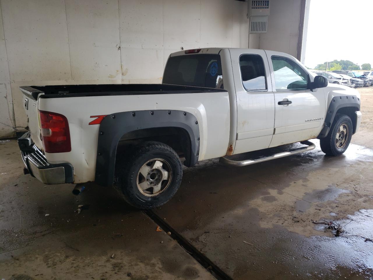 Photo 2 VIN: 1GCEK19028Z127591 - CHEVROLET SILVERADO 