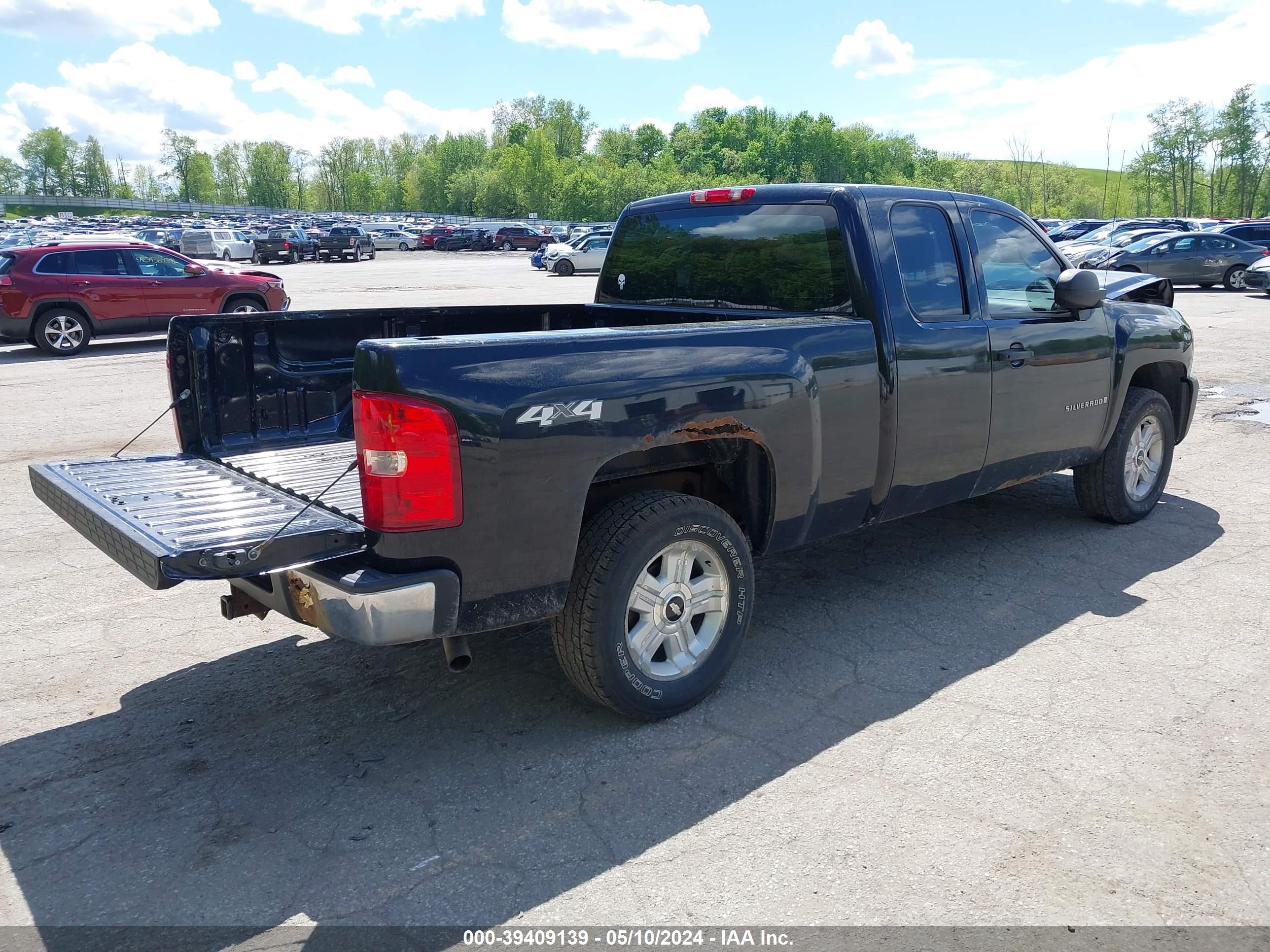 Photo 3 VIN: 1GCEK19058Z323489 - CHEVROLET SILVERADO 