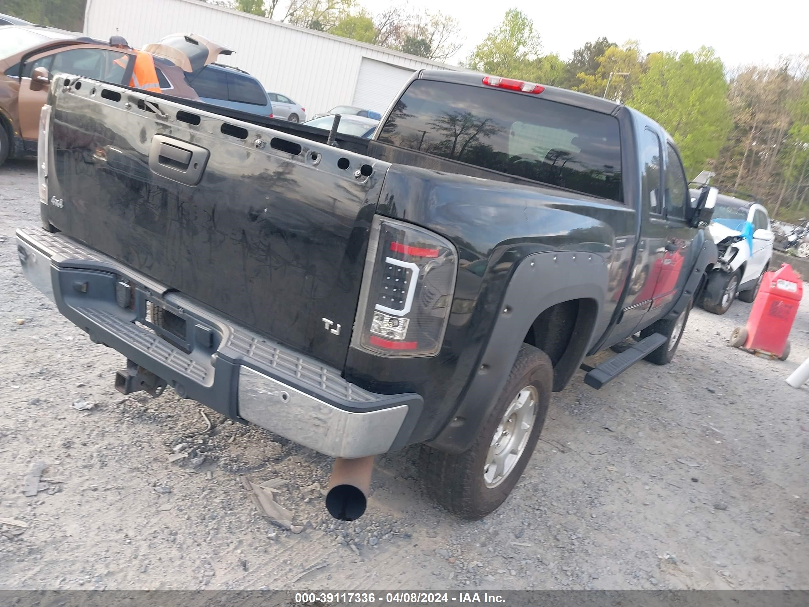 Photo 3 VIN: 1GCEK19068Z157130 - CHEVROLET SILVERADO 