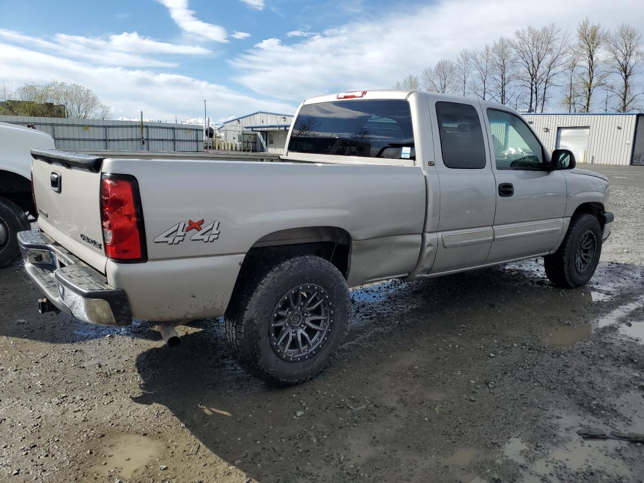 Photo 2 VIN: 1GCEK19B05E145589 - CHEVROLET SILVERADO 