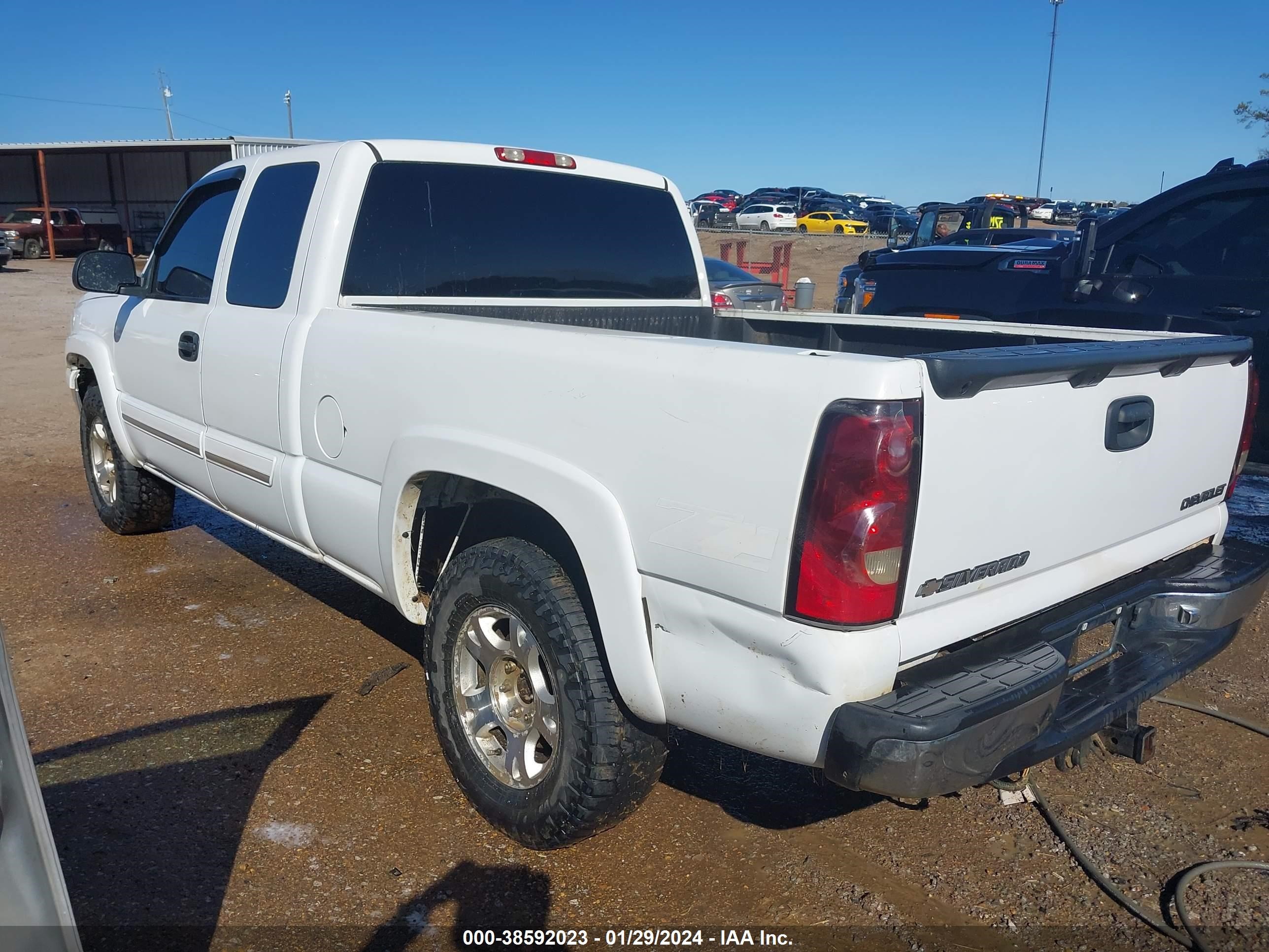 Photo 2 VIN: 1GCEK19B35E247419 - CHEVROLET SILVERADO 