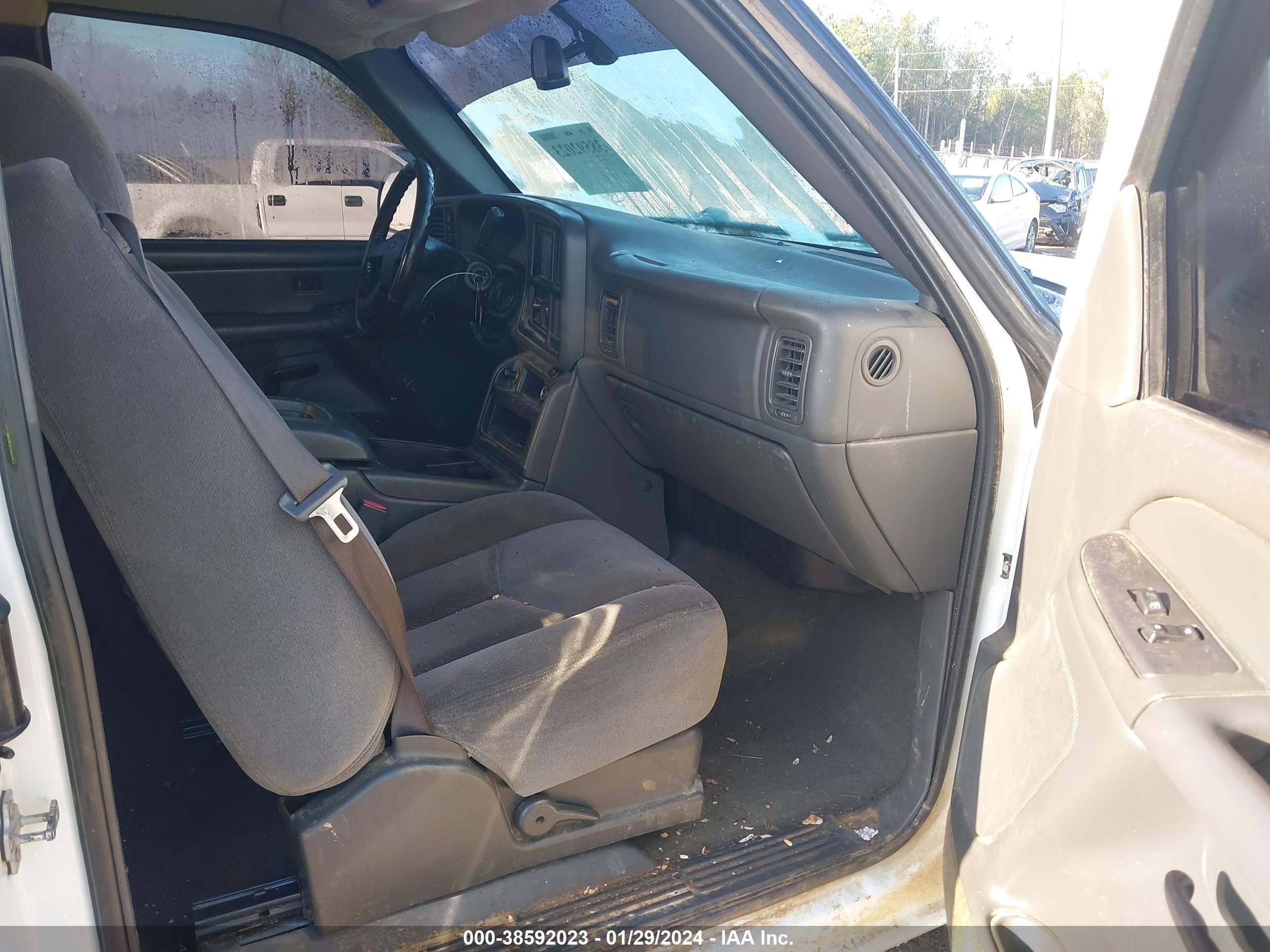 Photo 4 VIN: 1GCEK19B35E247419 - CHEVROLET SILVERADO 