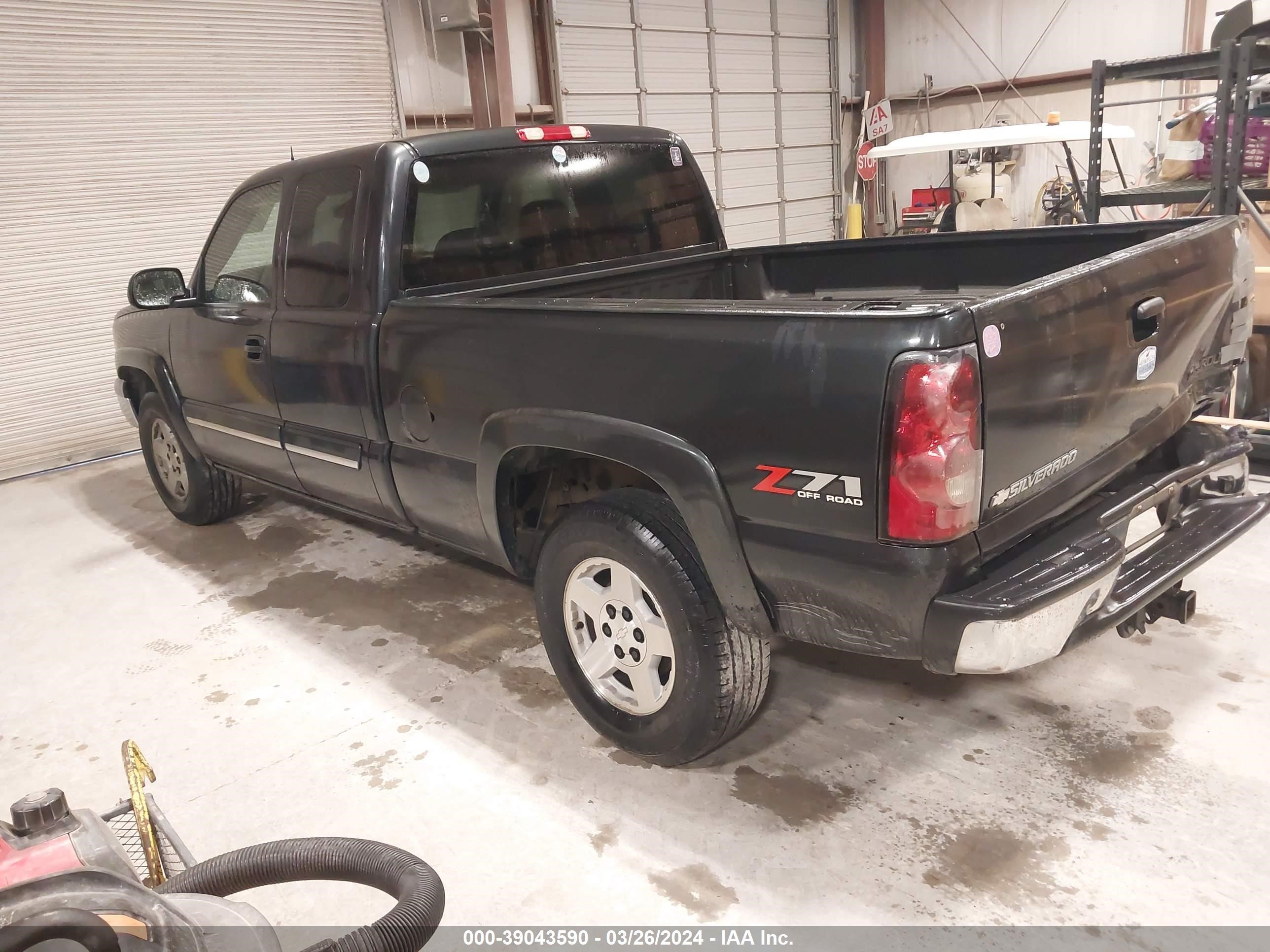 Photo 2 VIN: 1GCEK19B45E263208 - CHEVROLET SILVERADO 