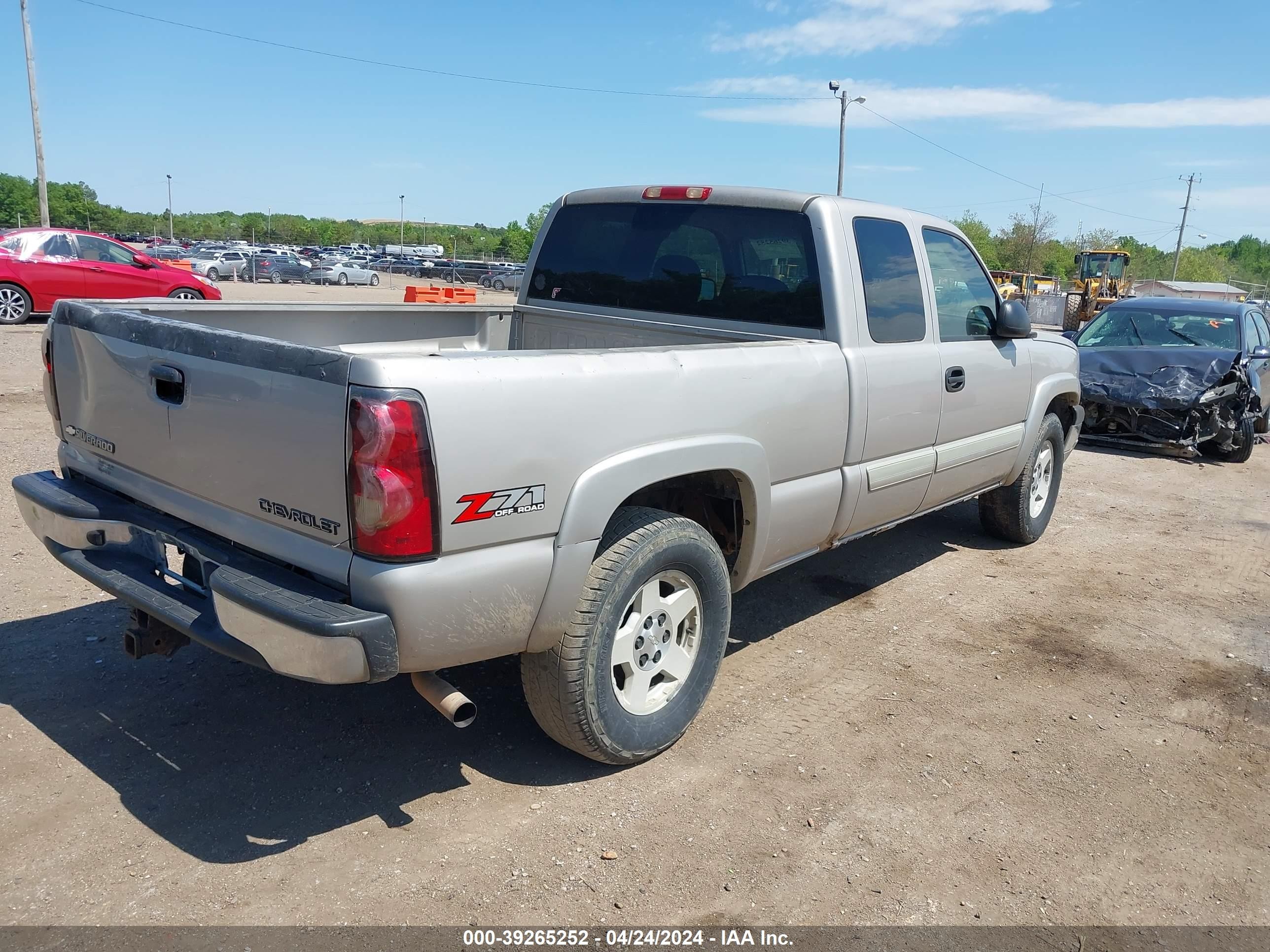 Photo 3 VIN: 1GCEK19B55E235546 - CHEVROLET SILVERADO 