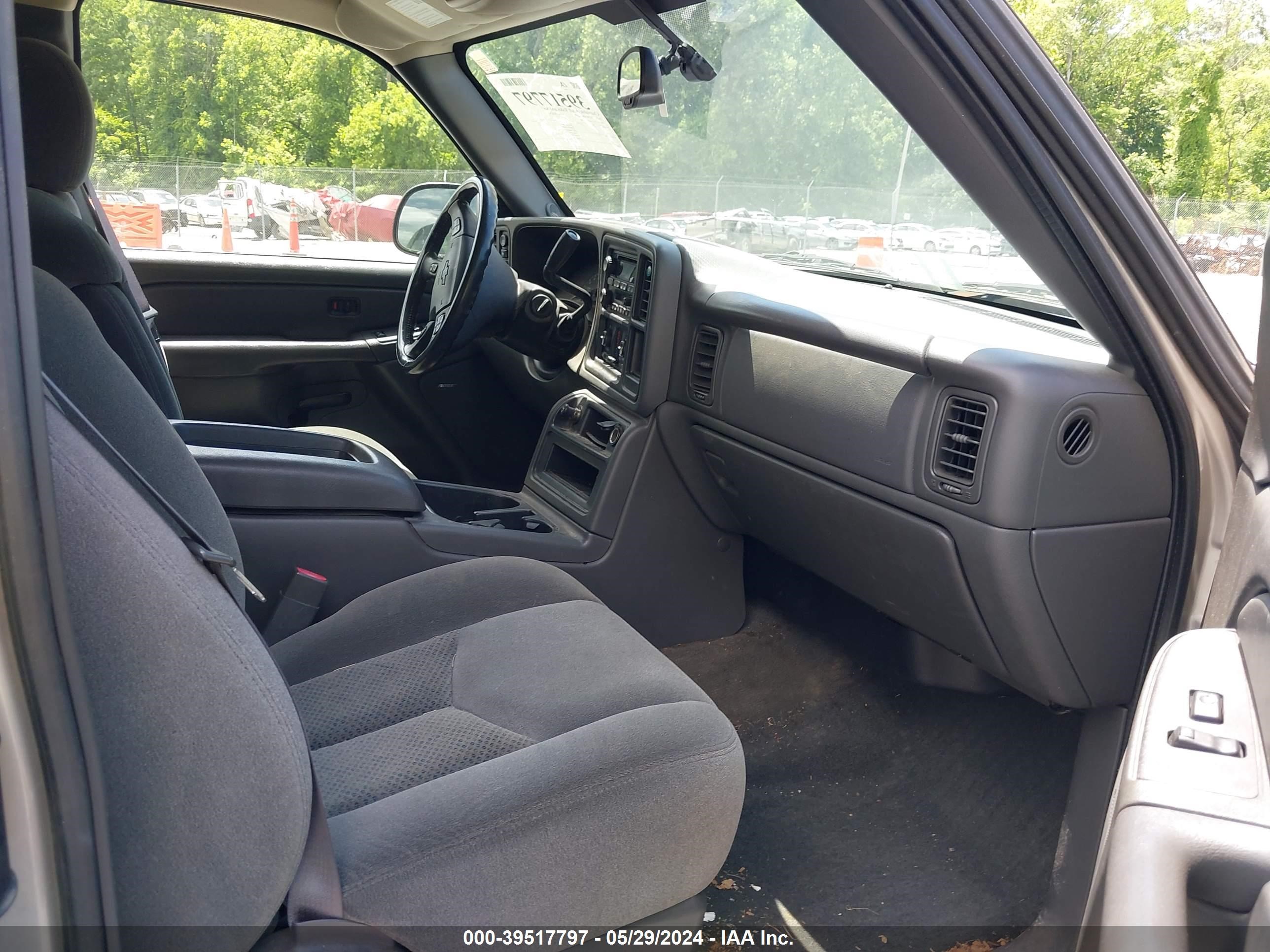 Photo 4 VIN: 1GCEK19B75E130782 - CHEVROLET SILVERADO 