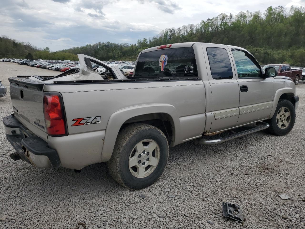 Photo 2 VIN: 1GCEK19B95E142335 - CHEVROLET SILVERADO 