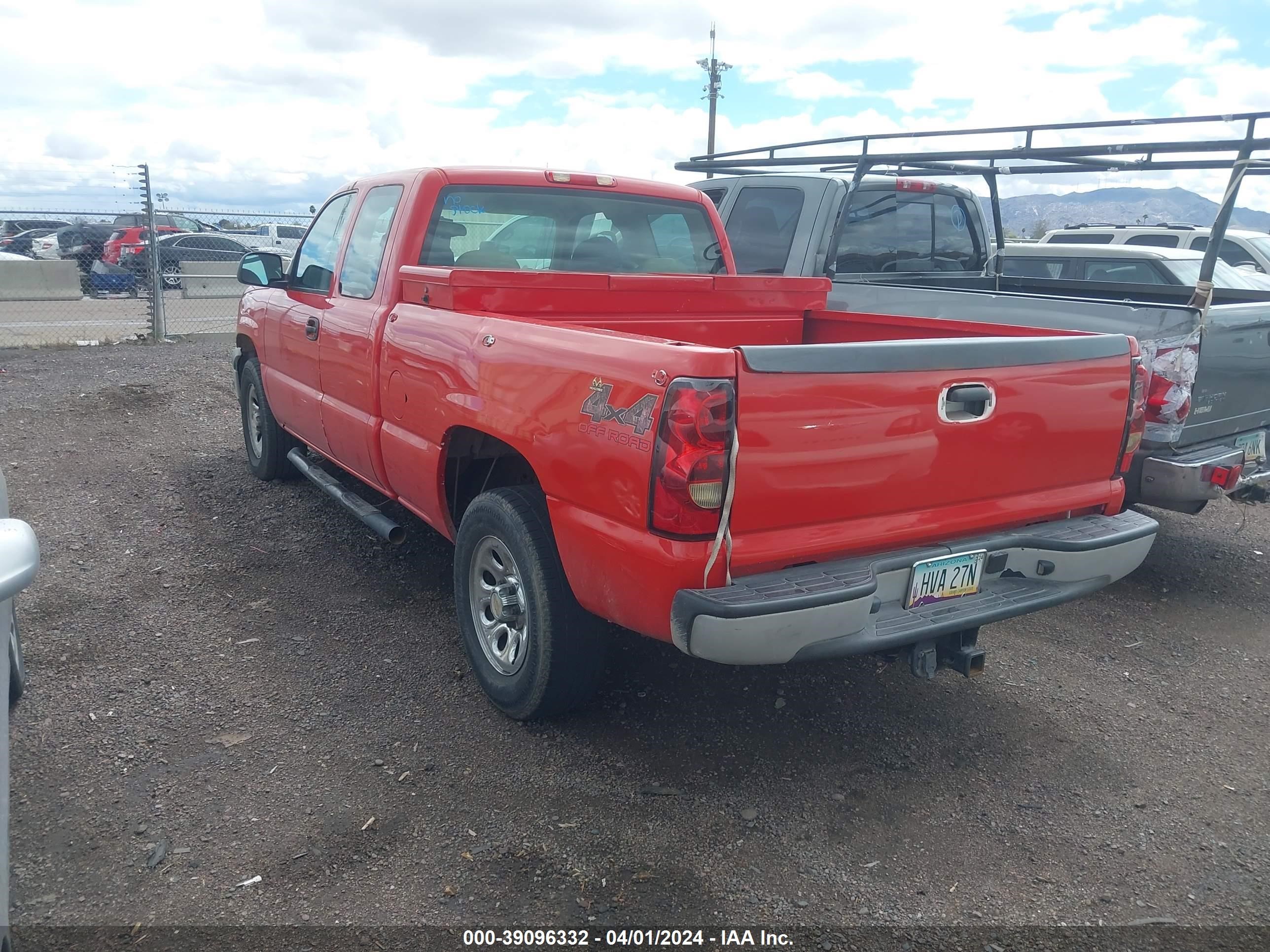 Photo 2 VIN: 1GCEK19B95E156820 - CHEVROLET SILVERADO 