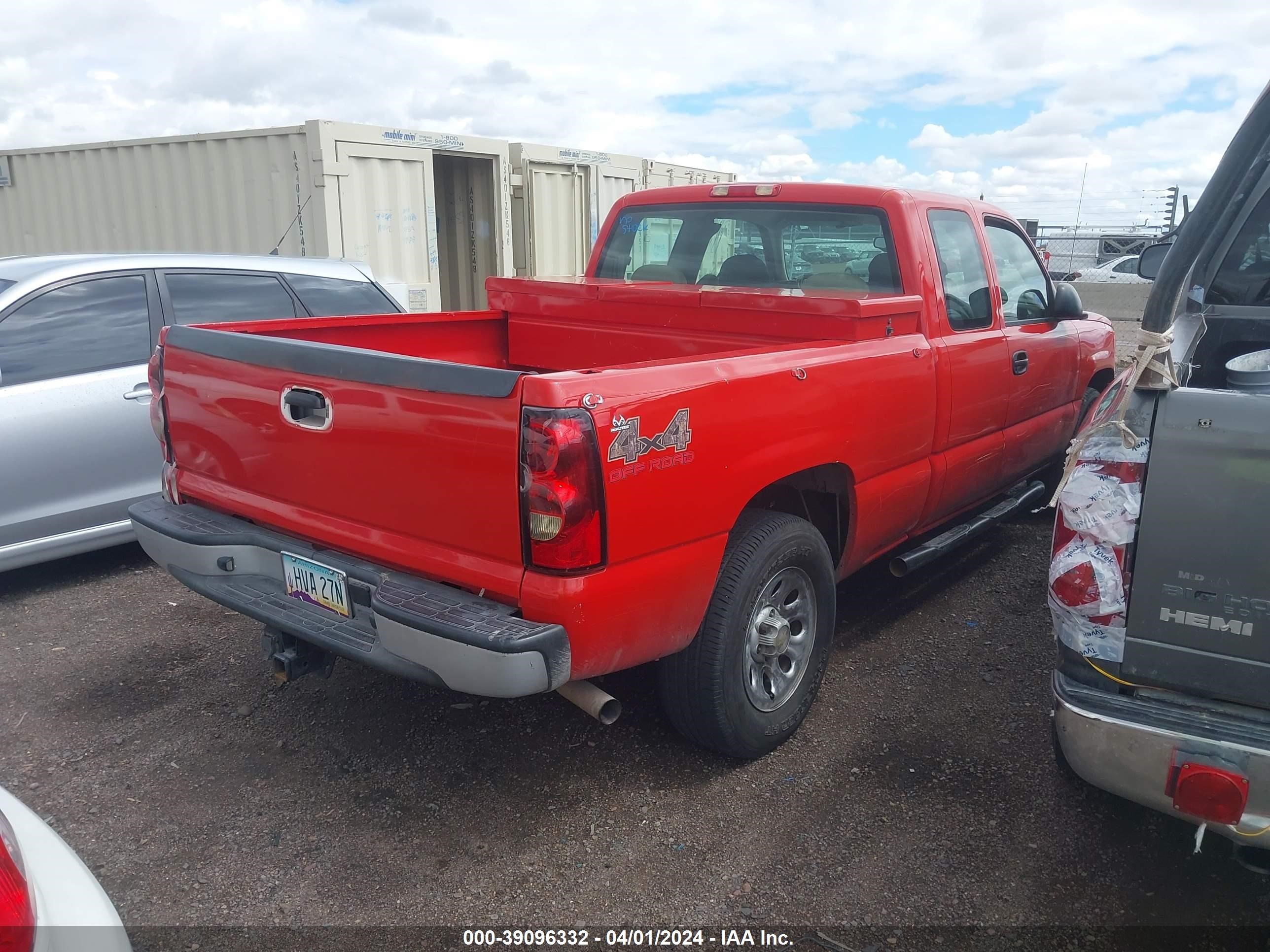 Photo 3 VIN: 1GCEK19B95E156820 - CHEVROLET SILVERADO 