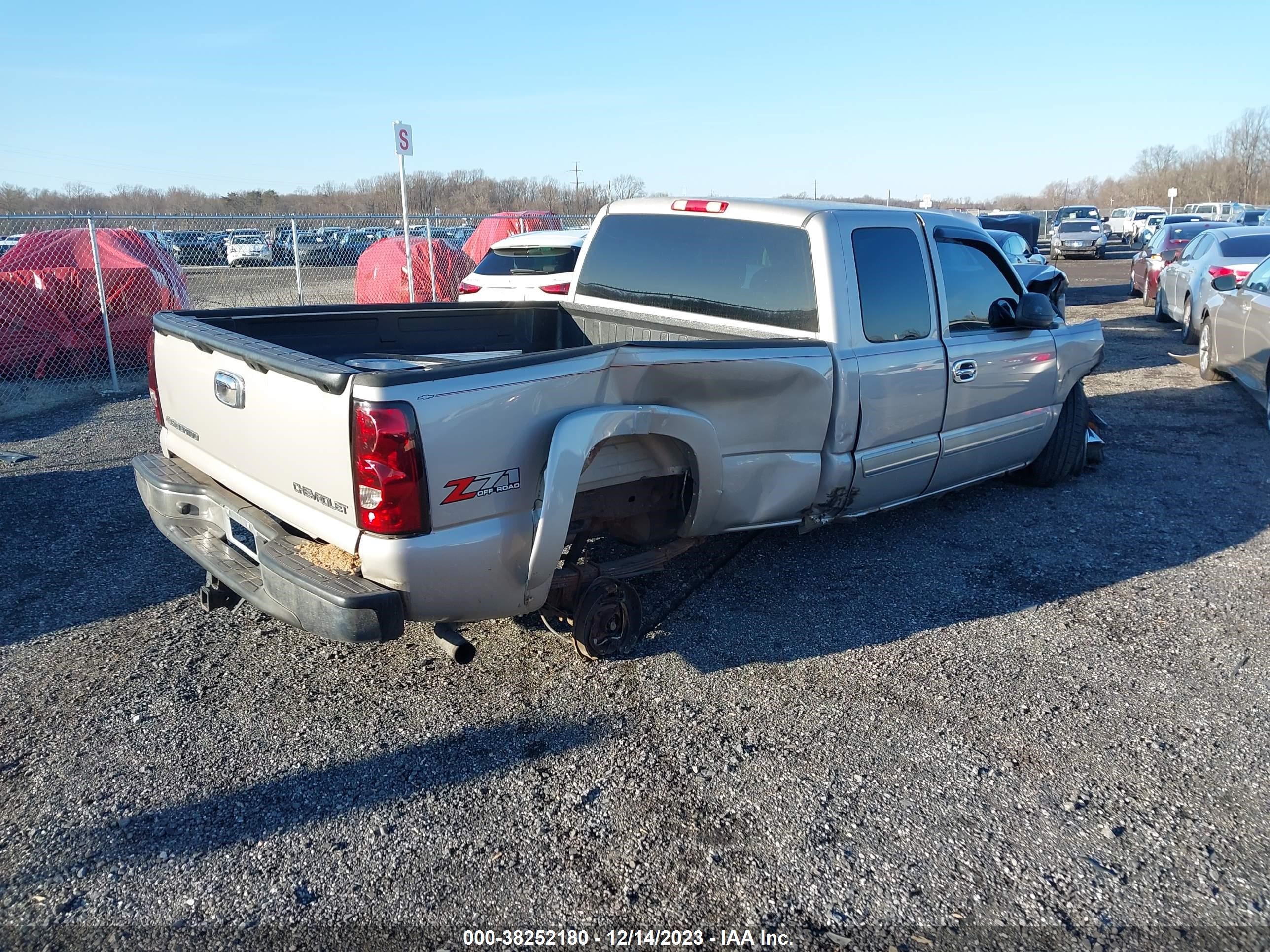 Photo 3 VIN: 1GCEK19B95Z305123 - CHEVROLET SILVERADO 