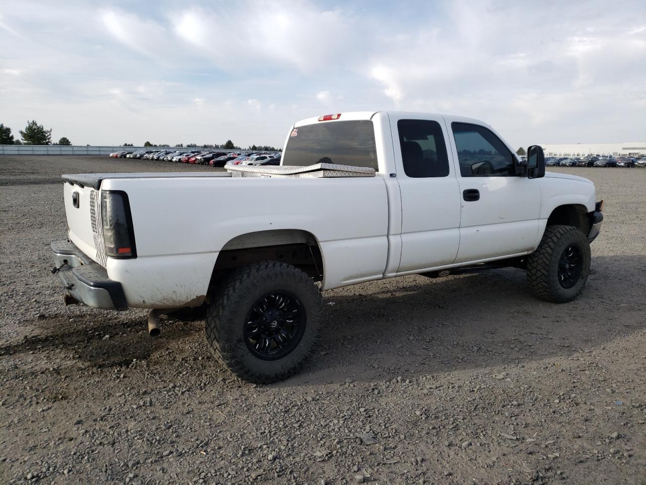 Photo 2 VIN: 1GCEK19BX5Z299722 - CHEVROLET SILVERADO 