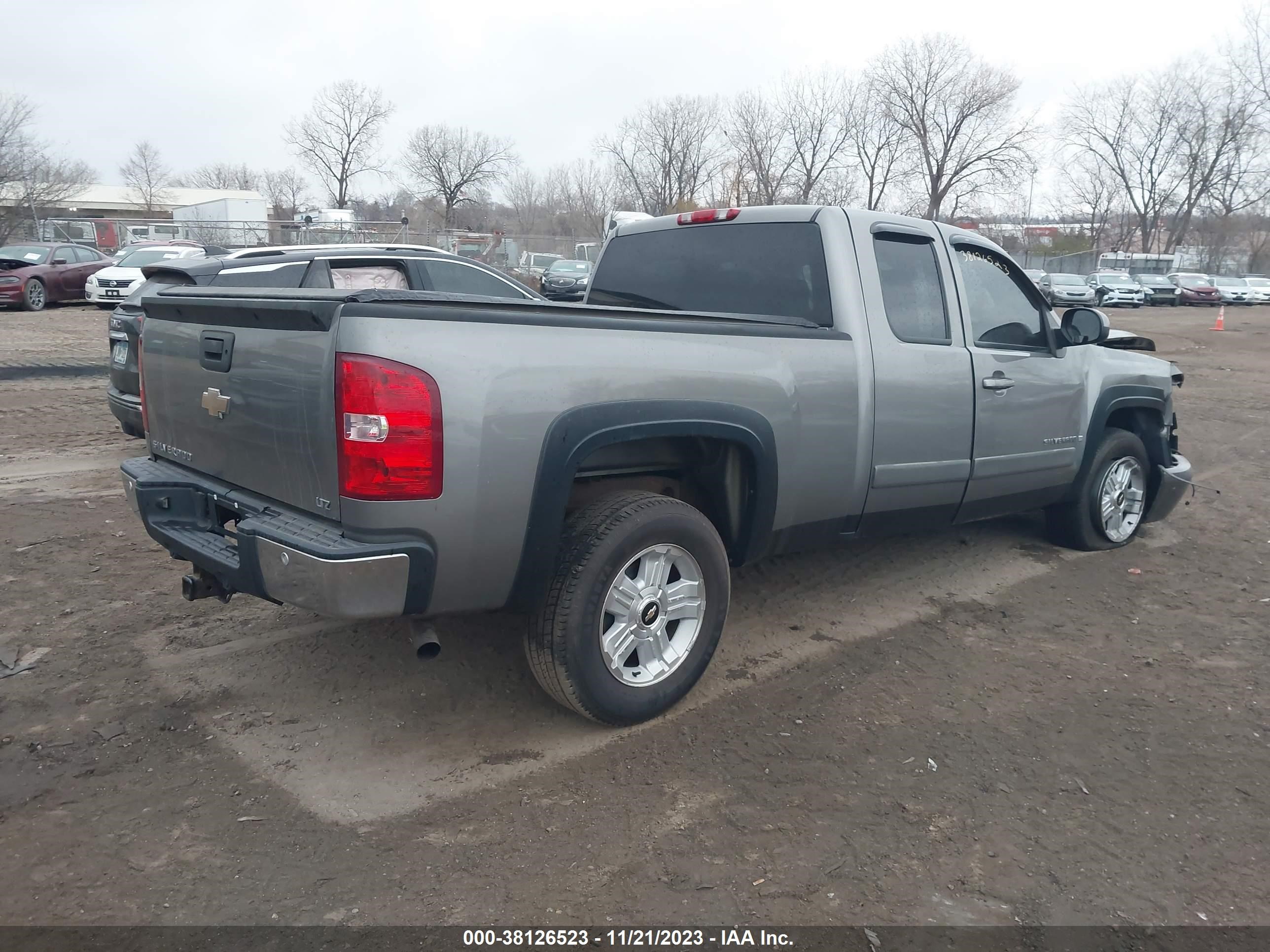 Photo 3 VIN: 1GCEK19J08Z272766 - CHEVROLET SILVERADO 