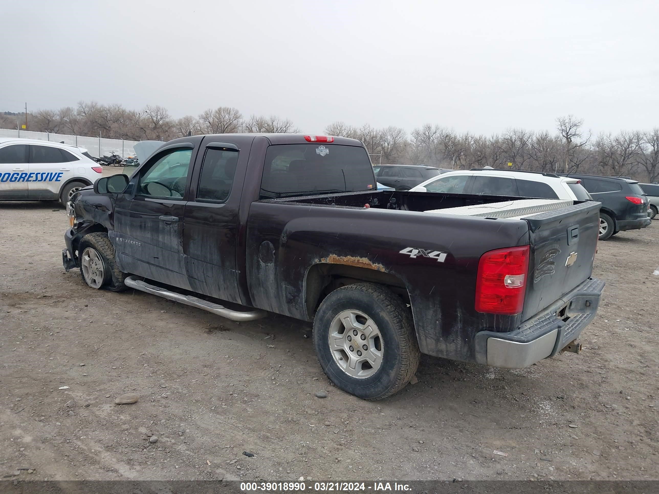 Photo 2 VIN: 1GCEK19J28Z112095 - CHEVROLET SILVERADO 