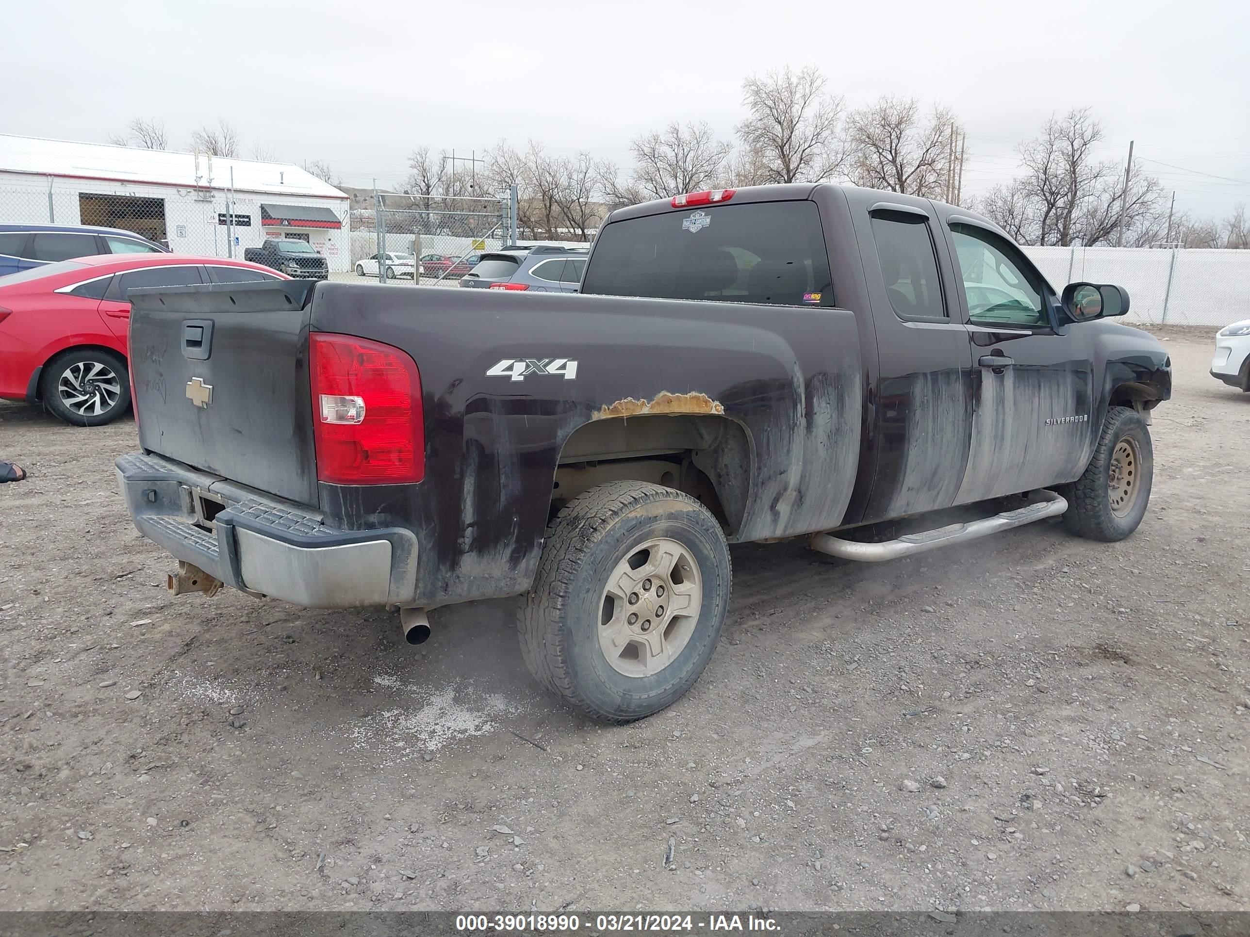 Photo 3 VIN: 1GCEK19J28Z112095 - CHEVROLET SILVERADO 