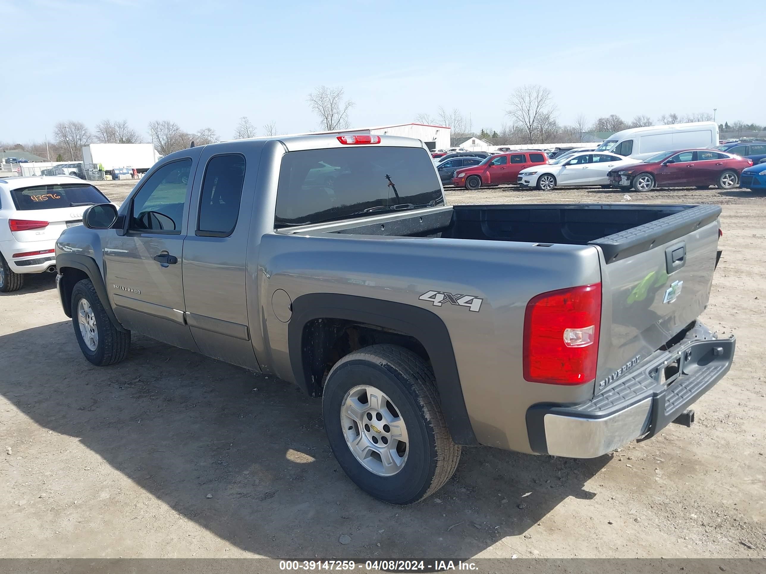 Photo 2 VIN: 1GCEK19J38Z148703 - CHEVROLET SILVERADO 