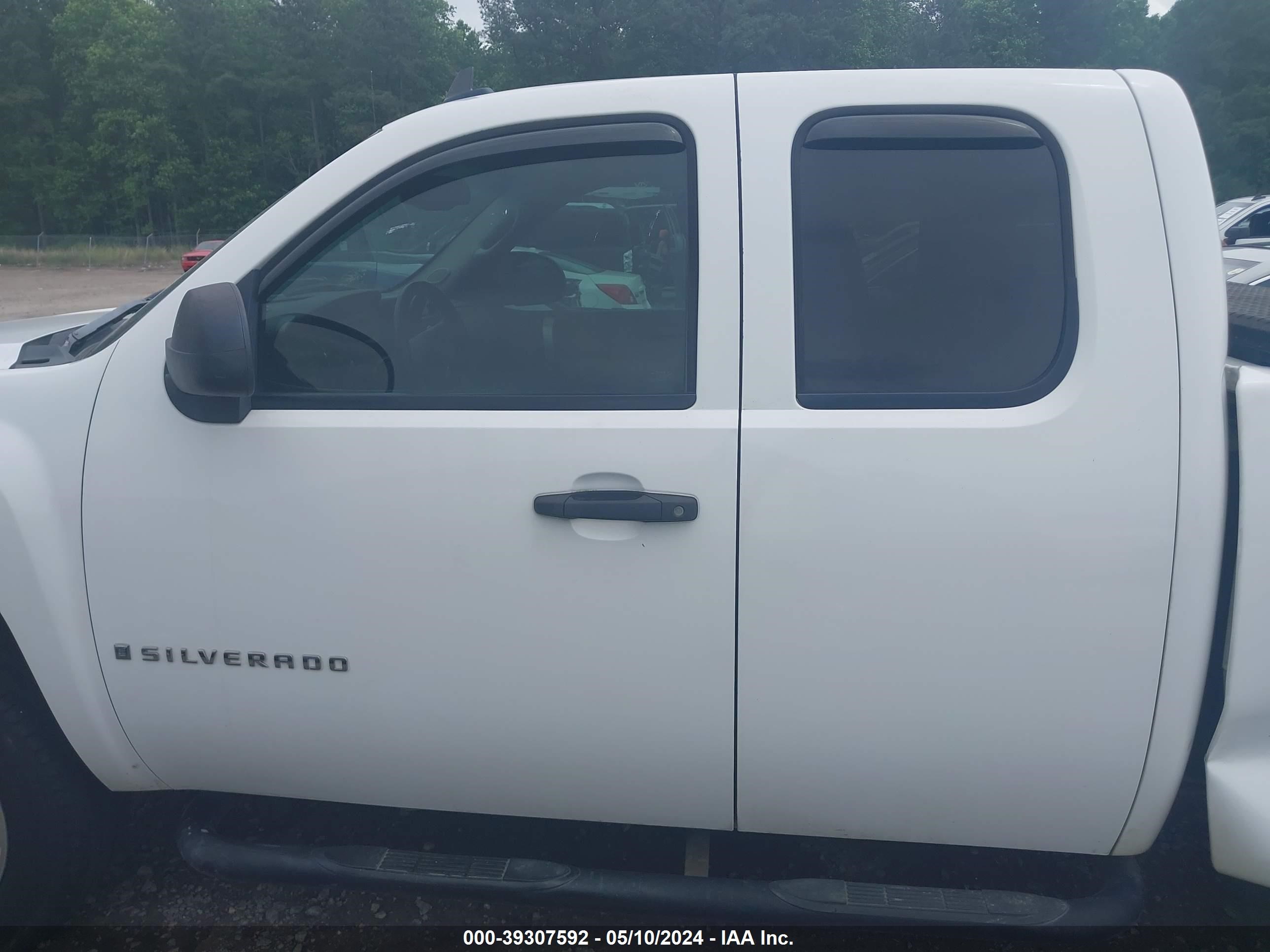 Photo 13 VIN: 1GCEK19J78Z258265 - CHEVROLET SILVERADO 