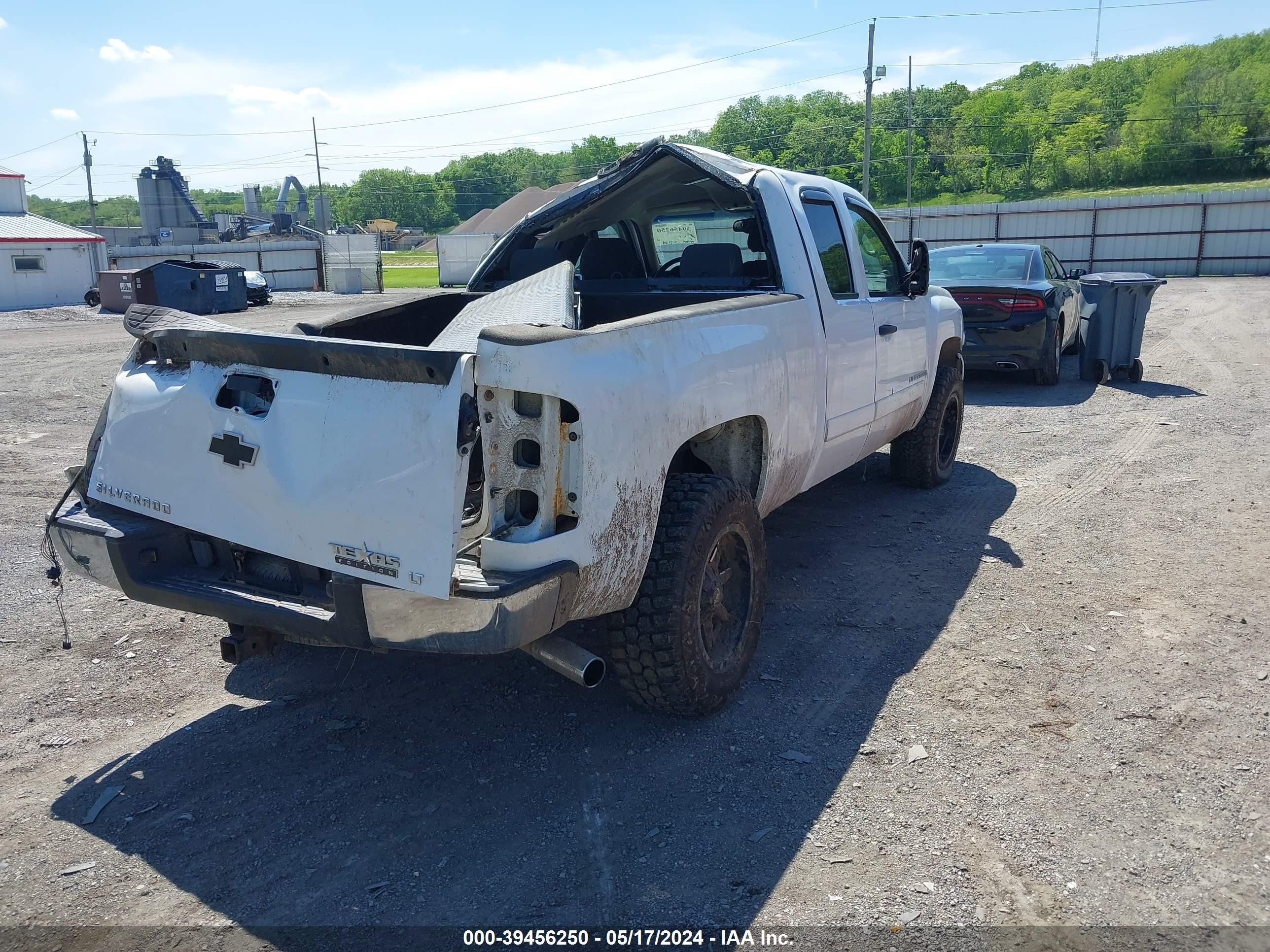 Photo 3 VIN: 1GCEK19J88Z297477 - CHEVROLET SILVERADO 