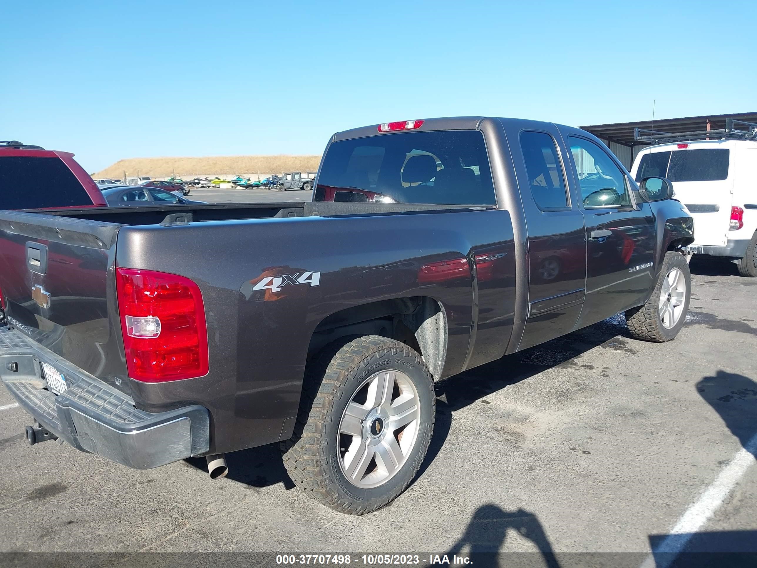 Photo 3 VIN: 1GCEK19J98Z253181 - CHEVROLET SILVERADO 