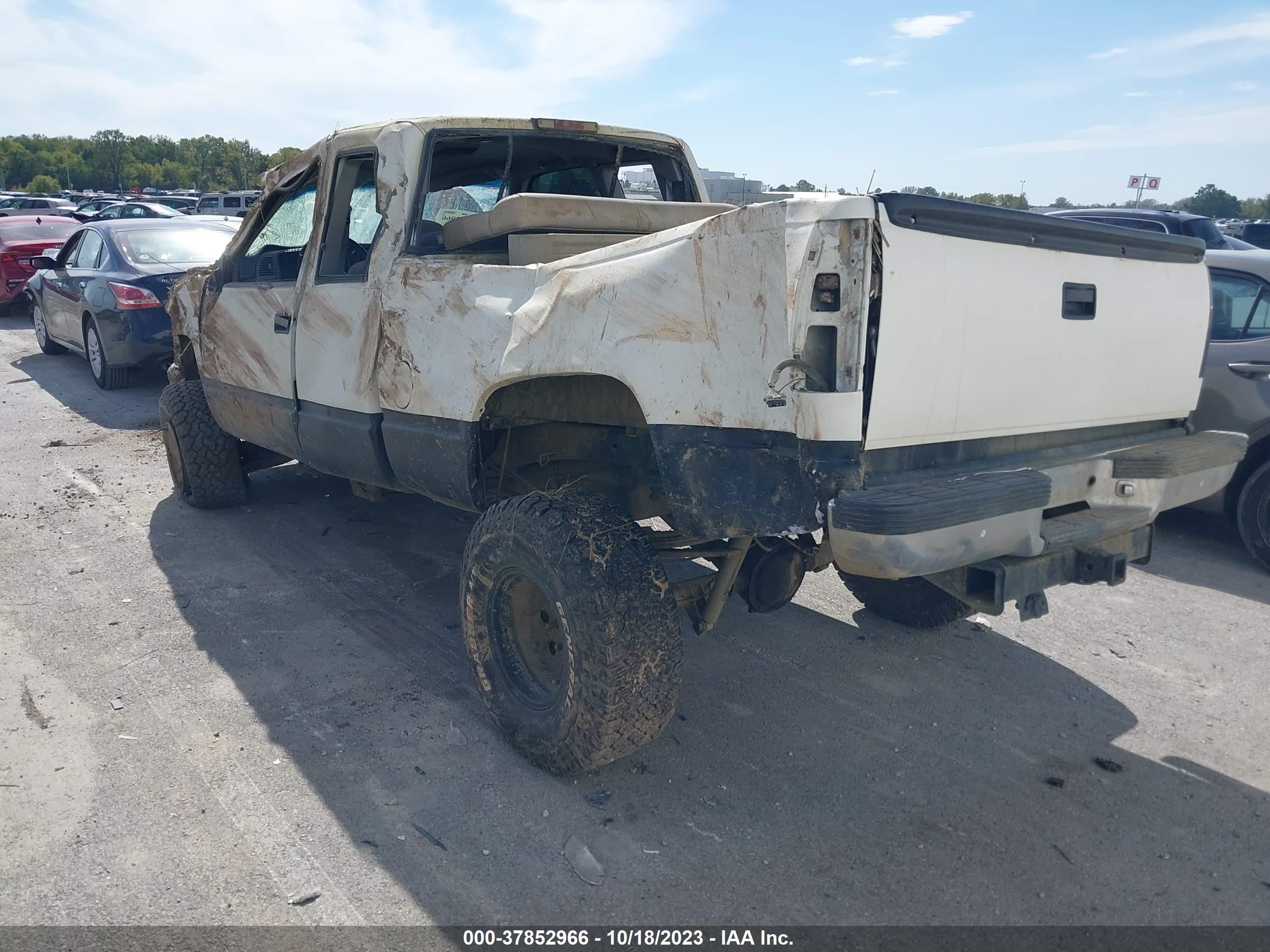 Photo 2 VIN: 1GCEK19R1WR115640 - CHEVROLET S-10 PICKUP 