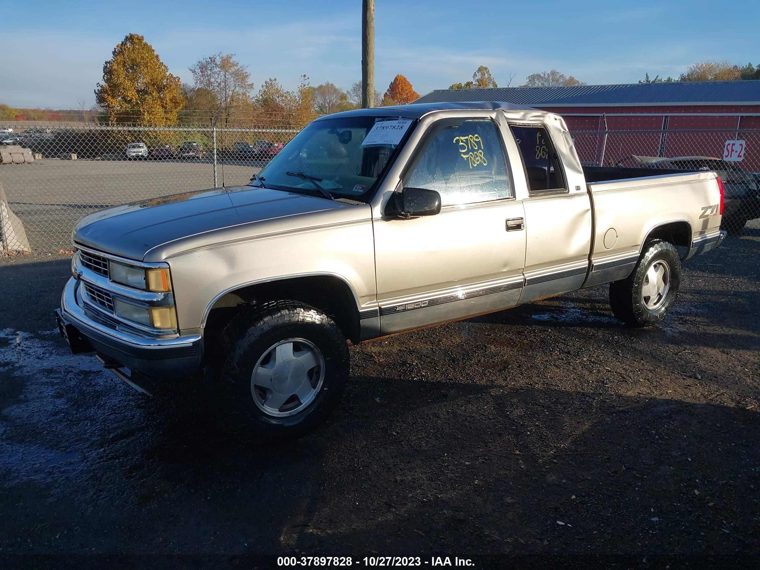 Photo 1 VIN: 1GCEK19R8XR117337 - CHEVROLET S-10 PICKUP 