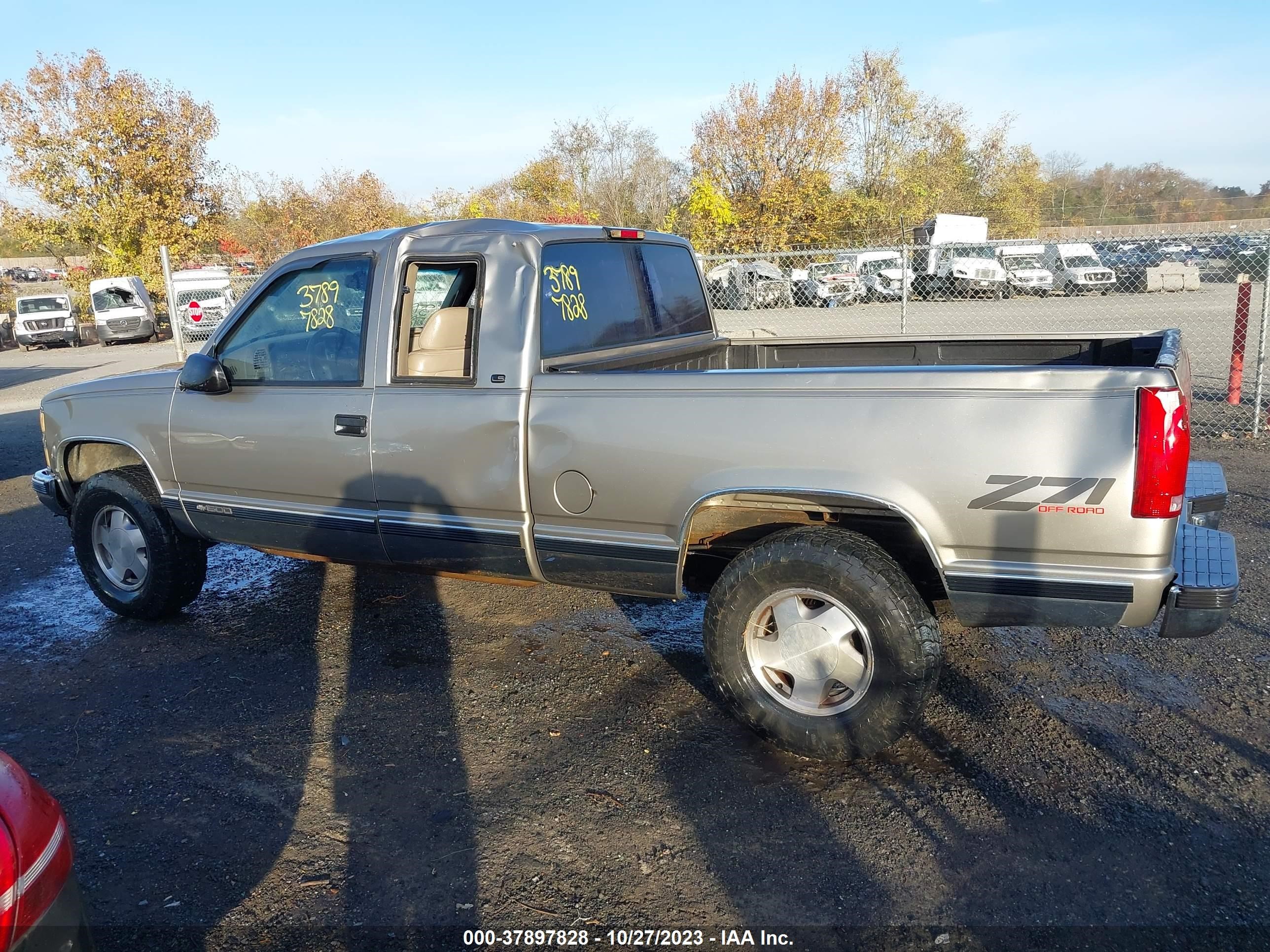 Photo 5 VIN: 1GCEK19R8XR117337 - CHEVROLET S-10 PICKUP 