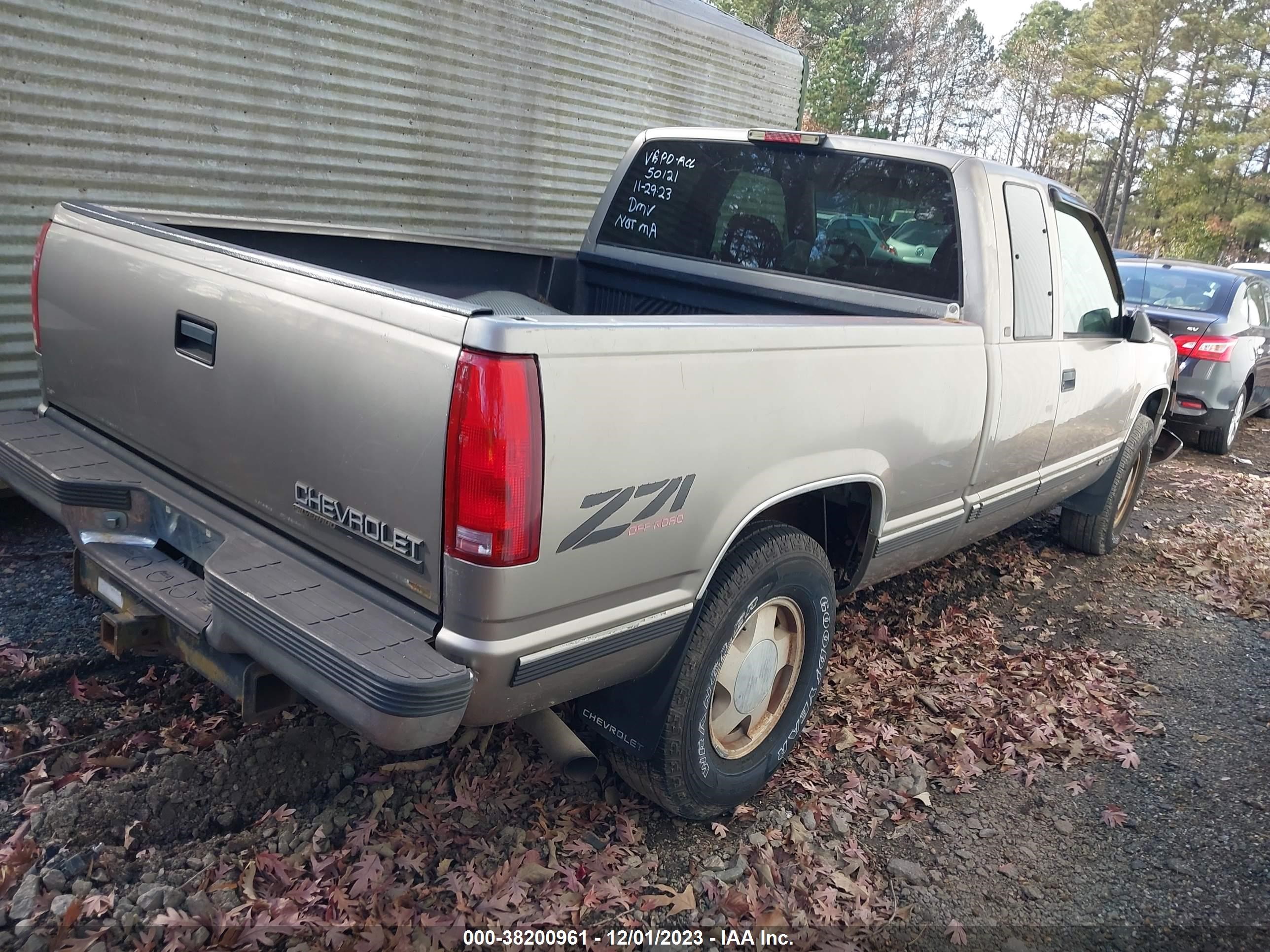 Photo 3 VIN: 1GCEK19R9WR150121 - CHEVROLET S-10 PICKUP 