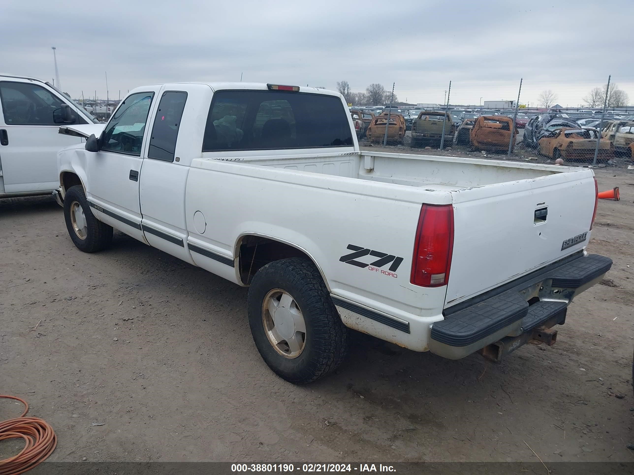 Photo 2 VIN: 1GCEK19RXWE170224 - CHEVROLET S-10 PICKUP 