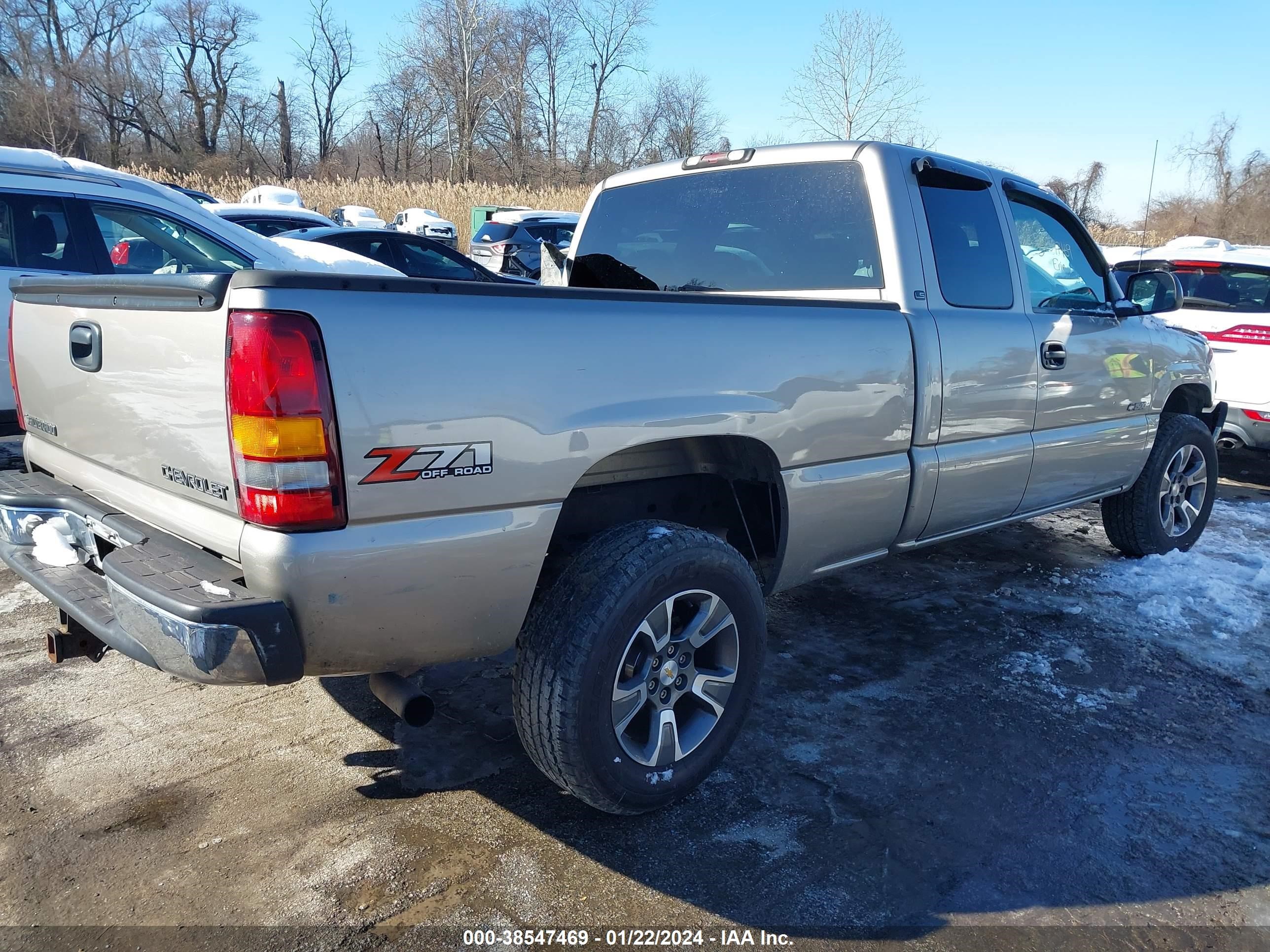 Photo 3 VIN: 1GCEK19T02E168052 - CHEVROLET SILVERADO 