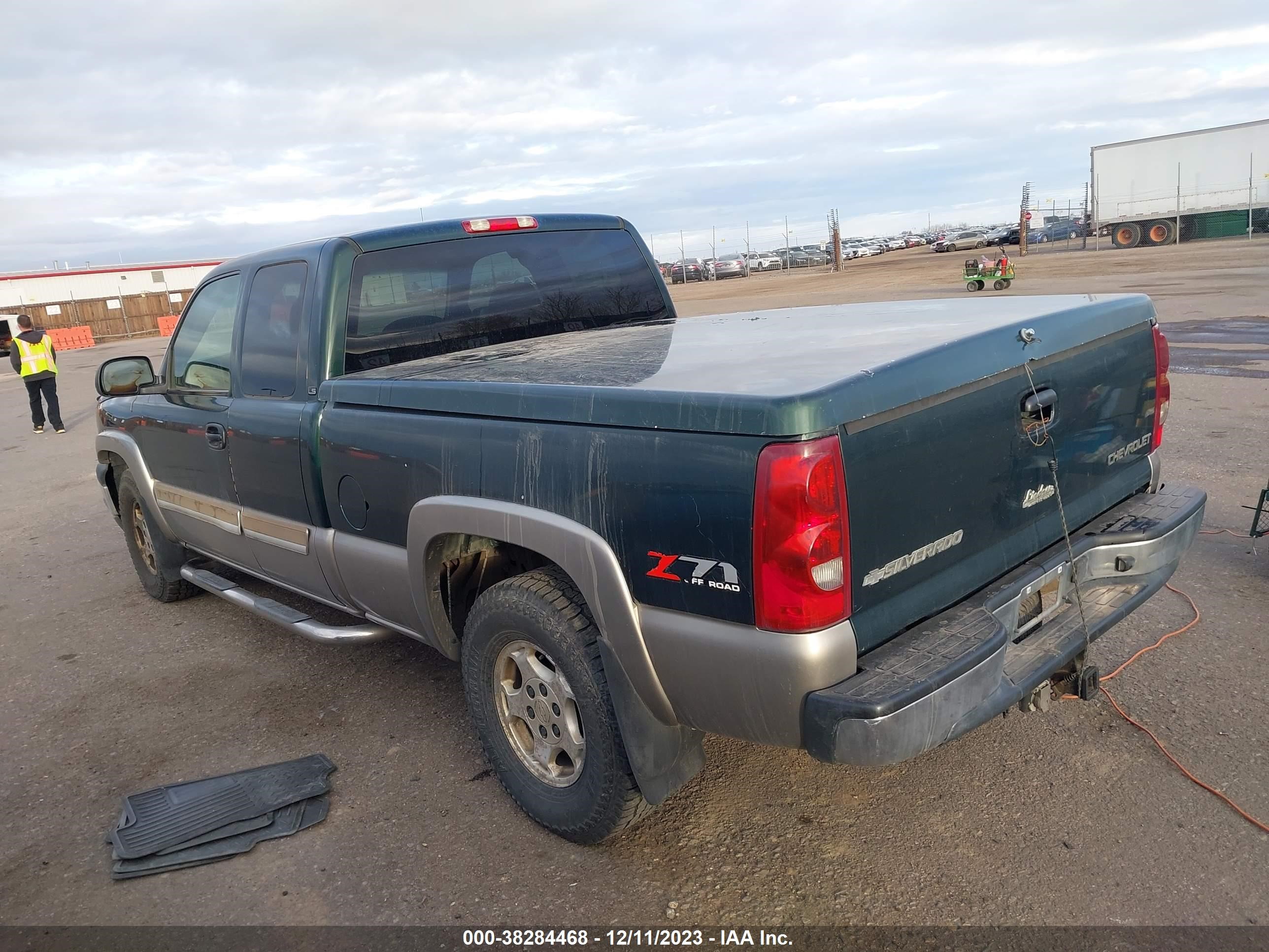 Photo 2 VIN: 1GCEK19T03Z143193 - CHEVROLET SILVERADO 