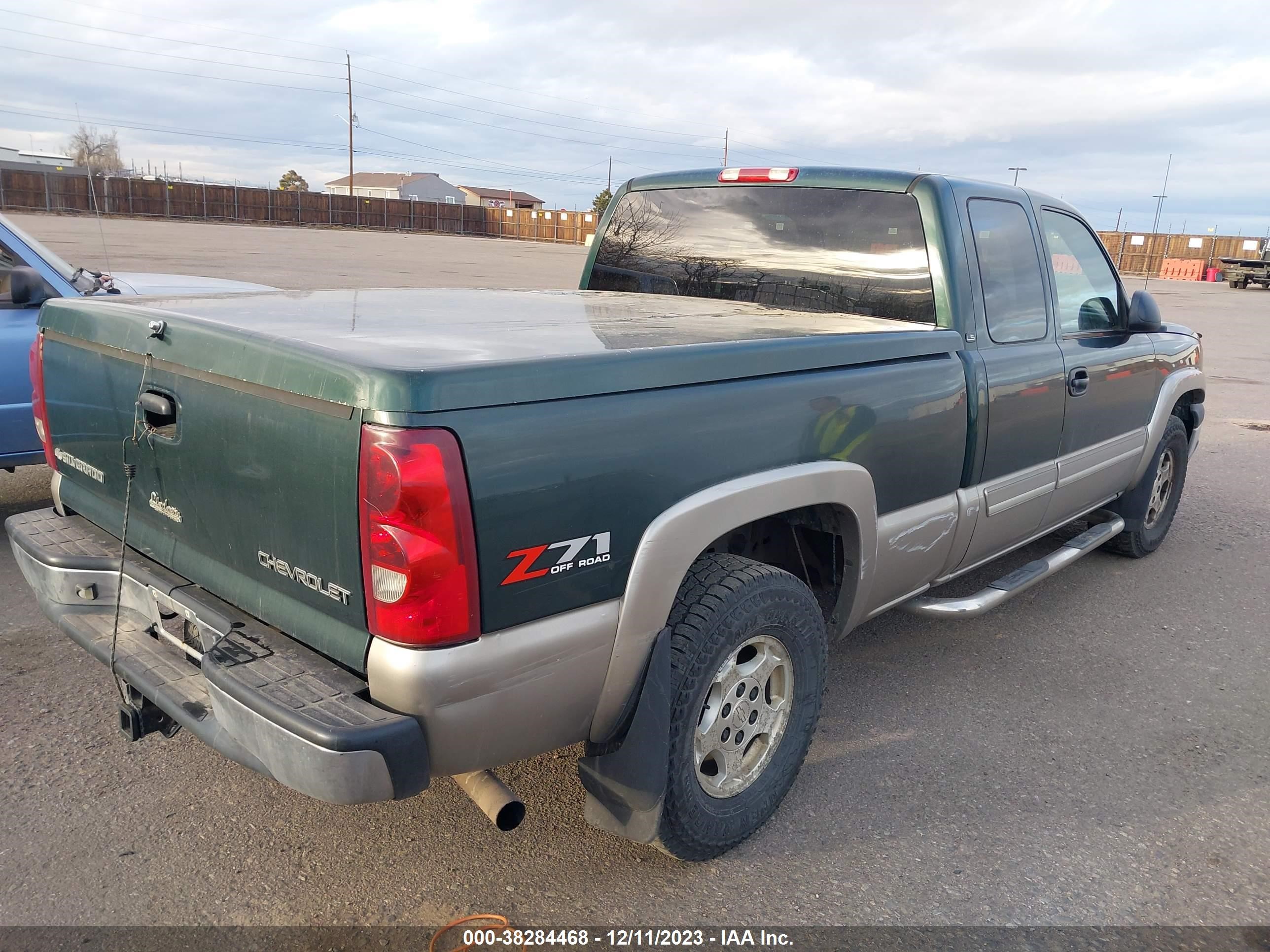 Photo 3 VIN: 1GCEK19T03Z143193 - CHEVROLET SILVERADO 