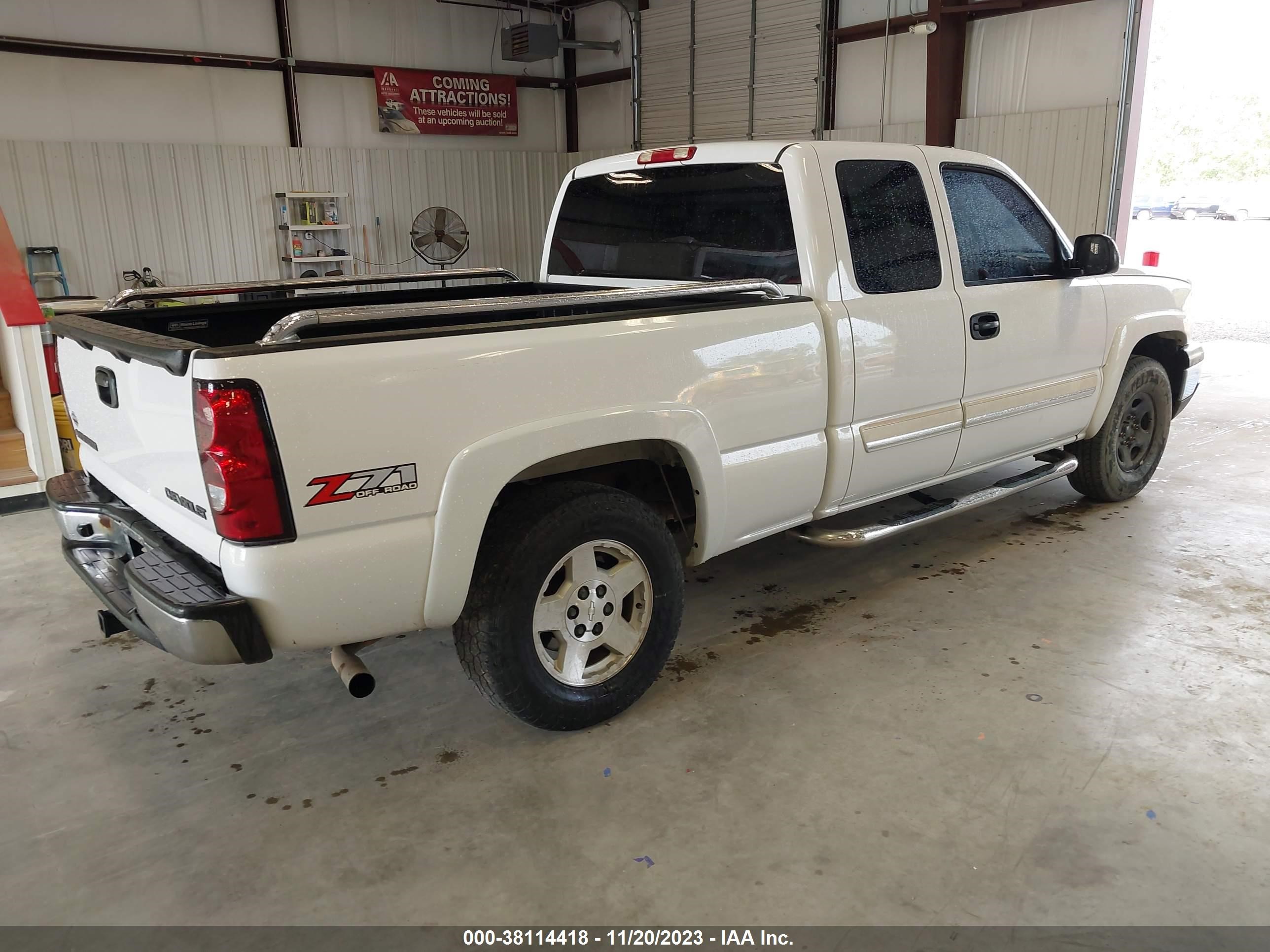 Photo 3 VIN: 1GCEK19T04E118450 - CHEVROLET SILVERADO 