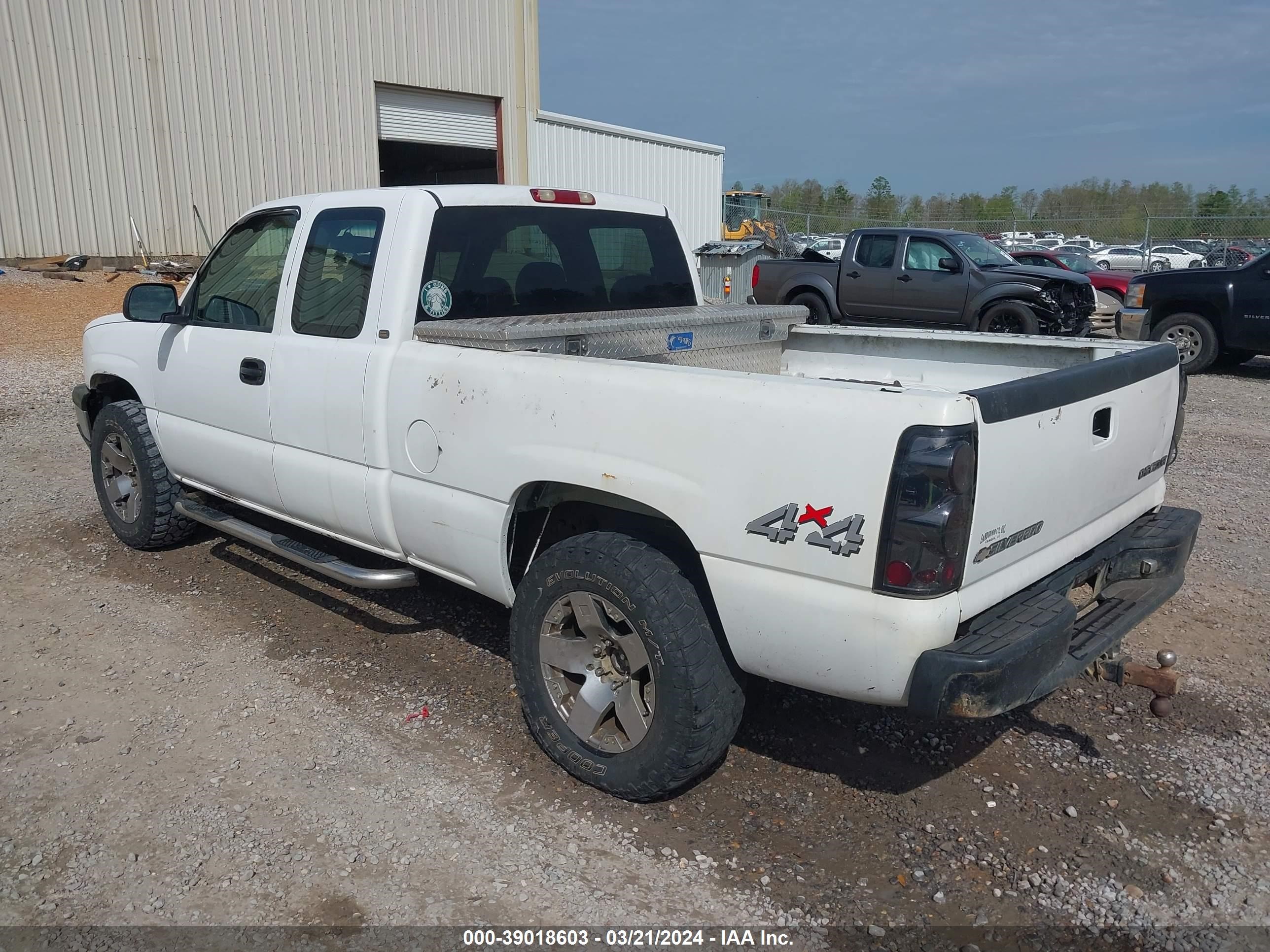 Photo 2 VIN: 1GCEK19T04E308541 - CHEVROLET SILVERADO 