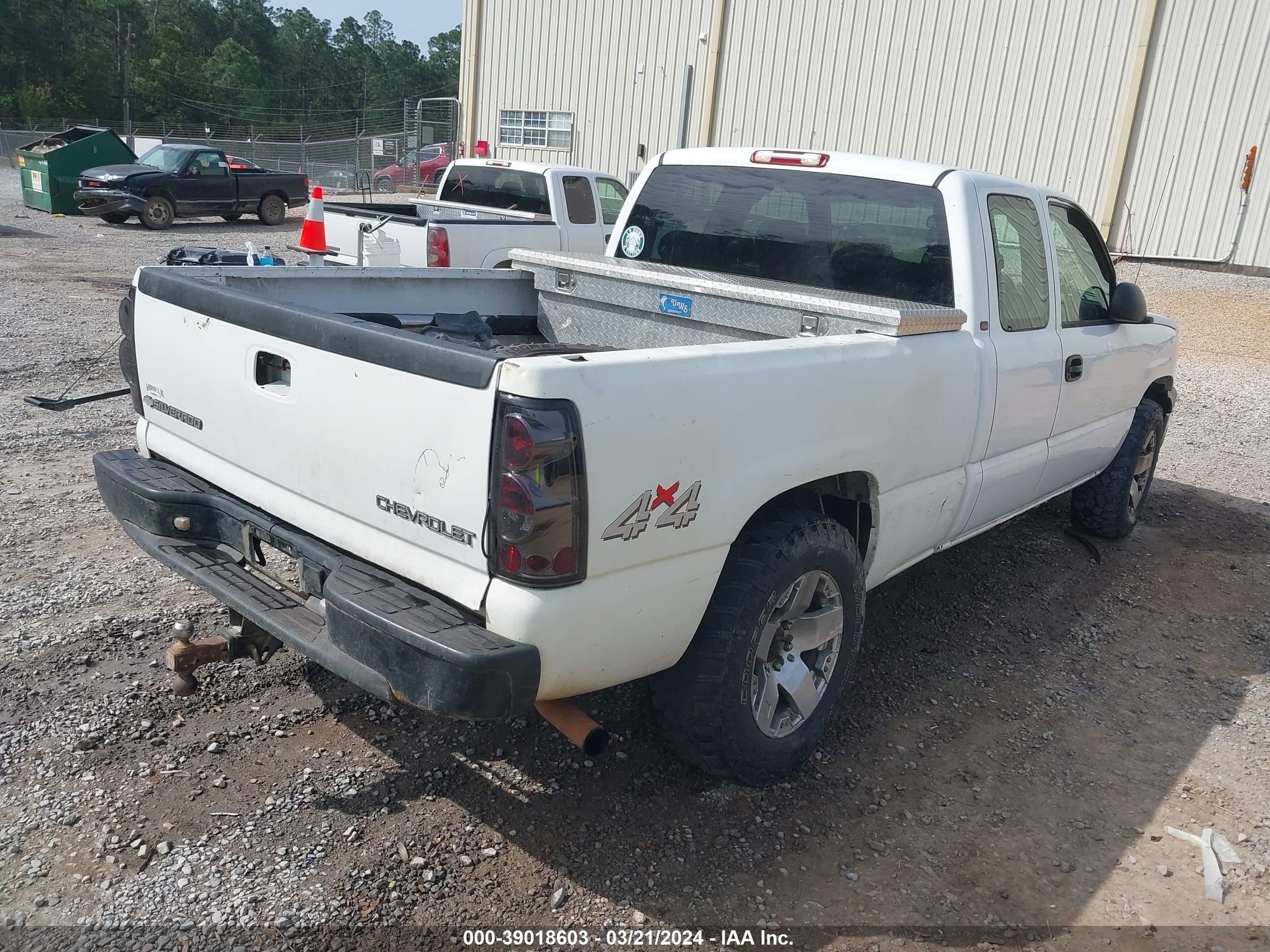 Photo 3 VIN: 1GCEK19T04E308541 - CHEVROLET SILVERADO 