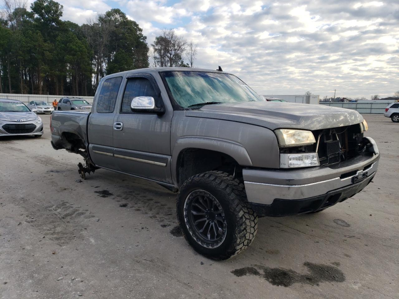 Photo 3 VIN: 1GCEK19T06Z155235 - CHEVROLET SILVERADO 