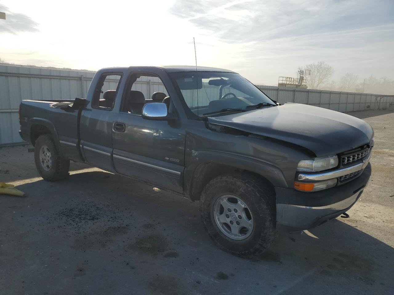 Photo 3 VIN: 1GCEK19T0YE304396 - CHEVROLET SILVERADO 