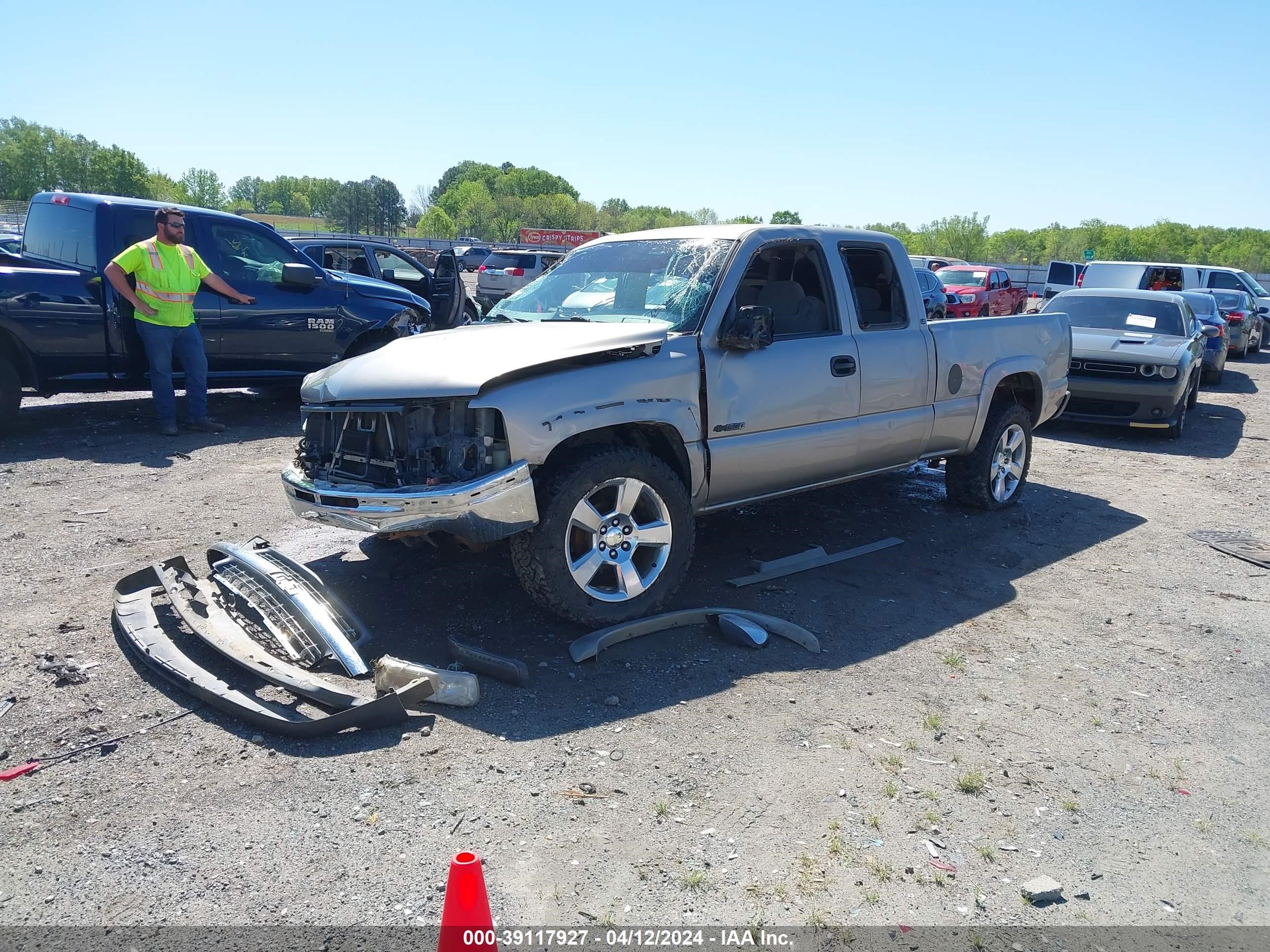 Photo 1 VIN: 1GCEK19T0YE409195 - CHEVROLET SILVERADO 