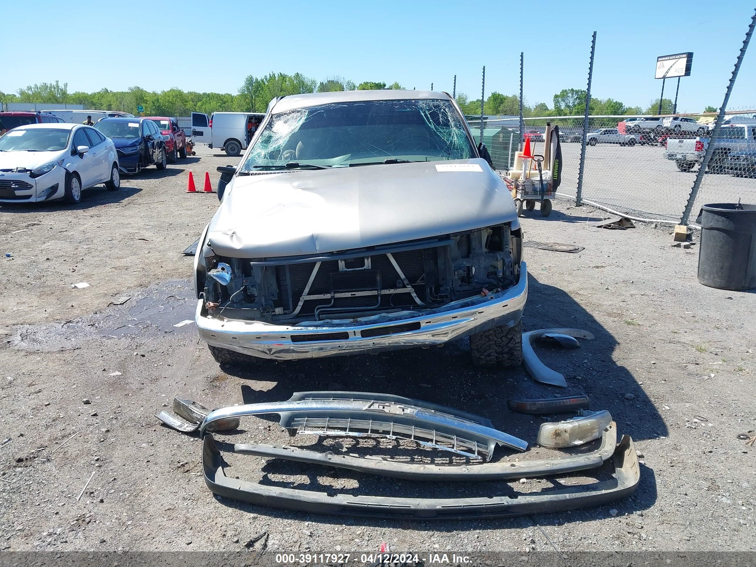 Photo 11 VIN: 1GCEK19T0YE409195 - CHEVROLET SILVERADO 