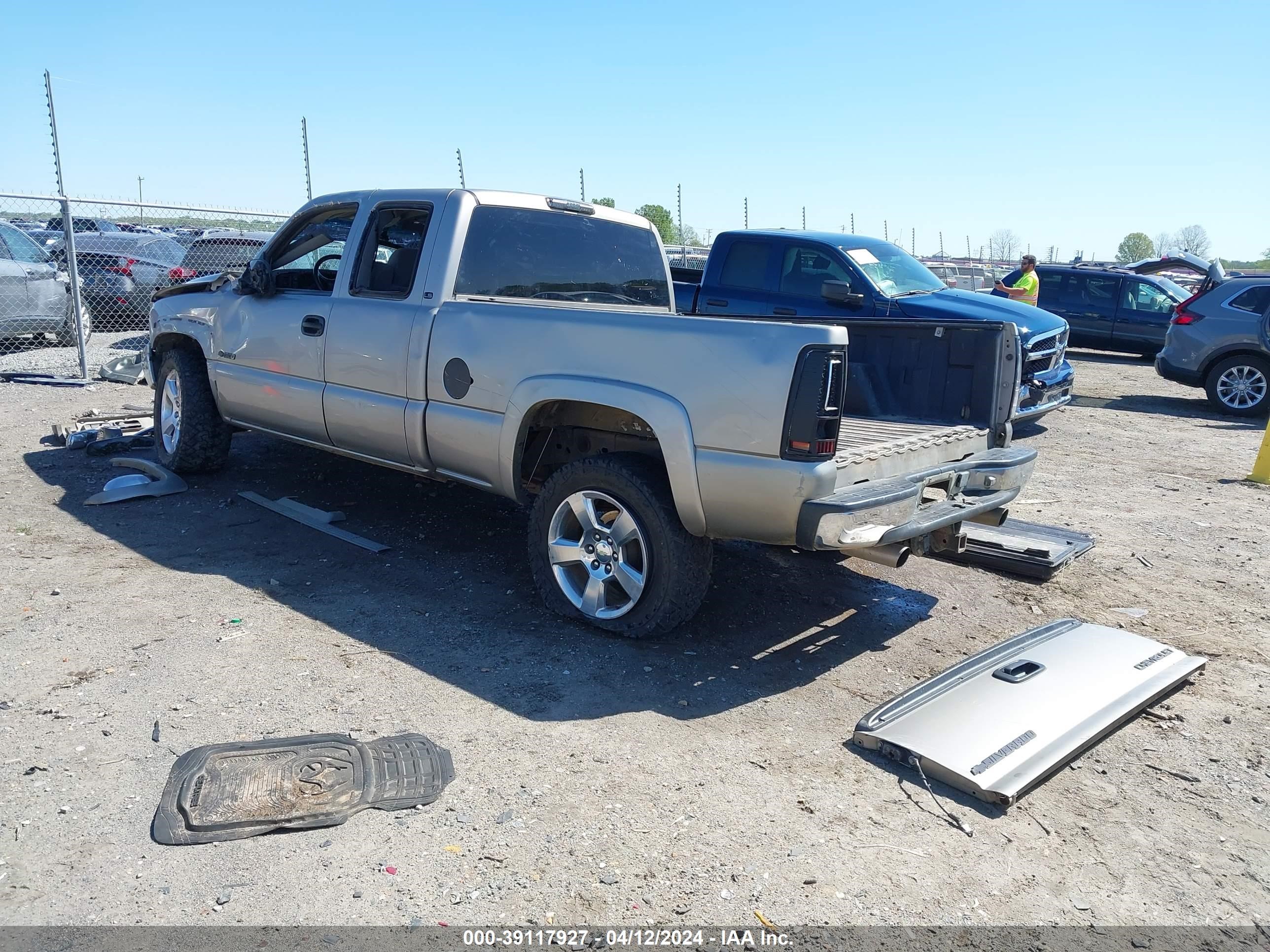 Photo 2 VIN: 1GCEK19T0YE409195 - CHEVROLET SILVERADO 