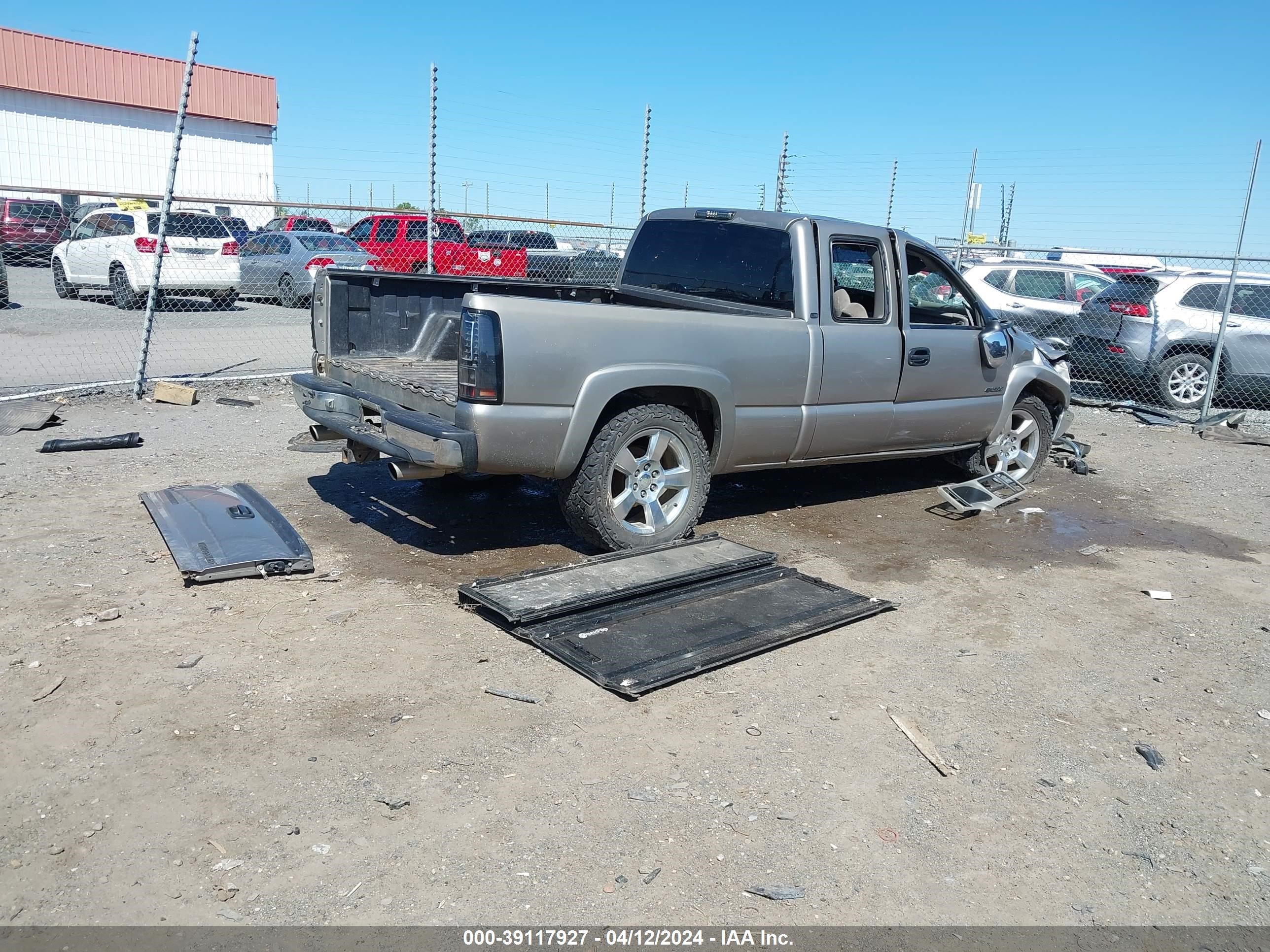 Photo 3 VIN: 1GCEK19T0YE409195 - CHEVROLET SILVERADO 