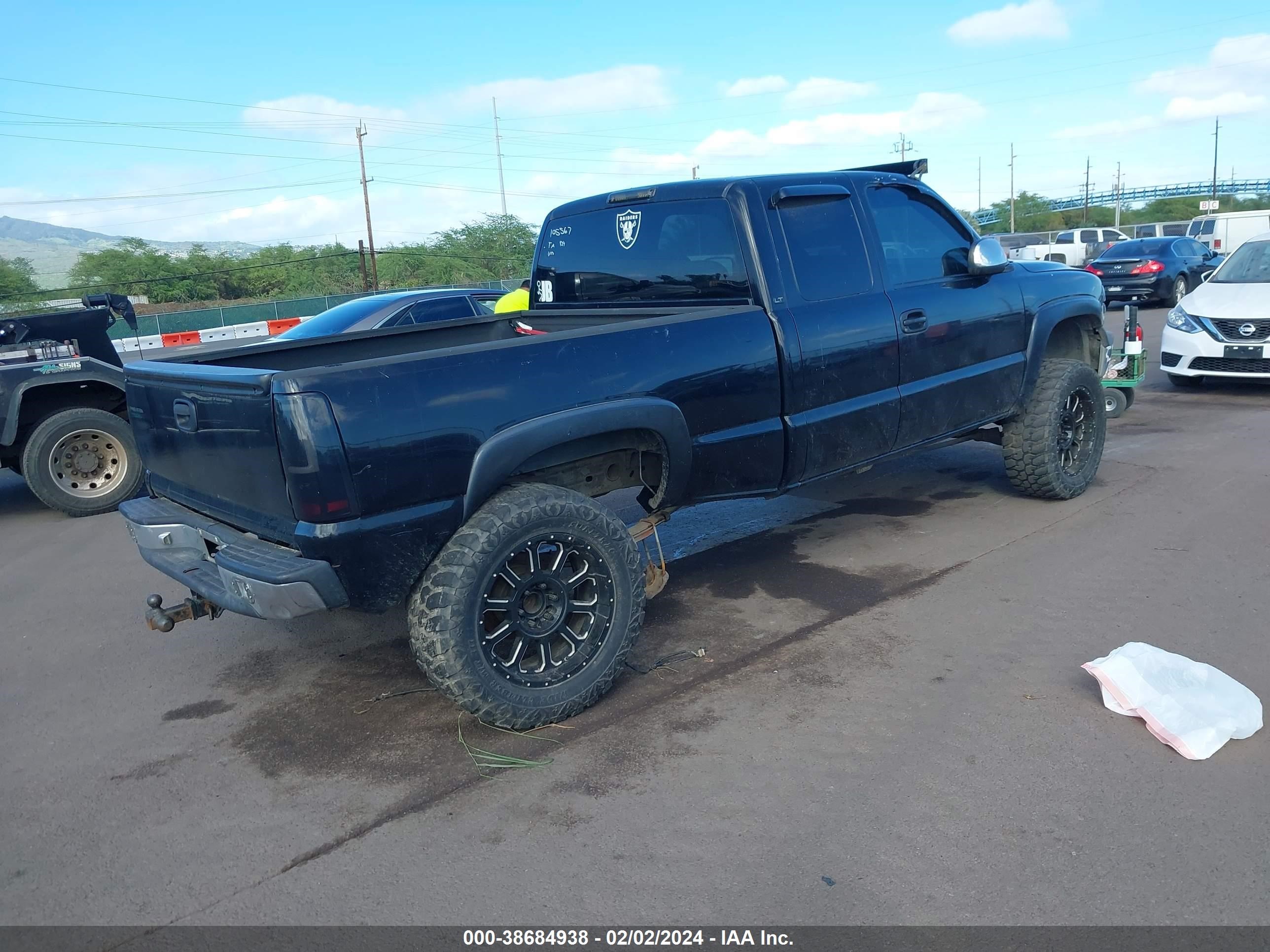 Photo 3 VIN: 1GCEK19T2YE174301 - CHEVROLET SILVERADO 