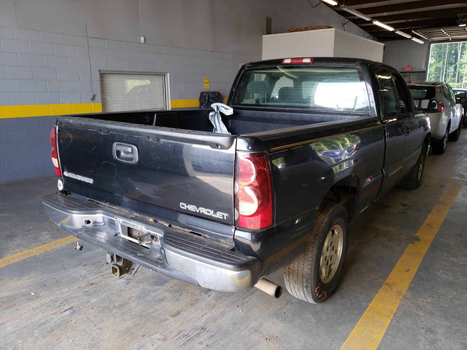 Photo 3 VIN: 1GCEK19T34Z102073 - CHEVROLET SILVERADO 