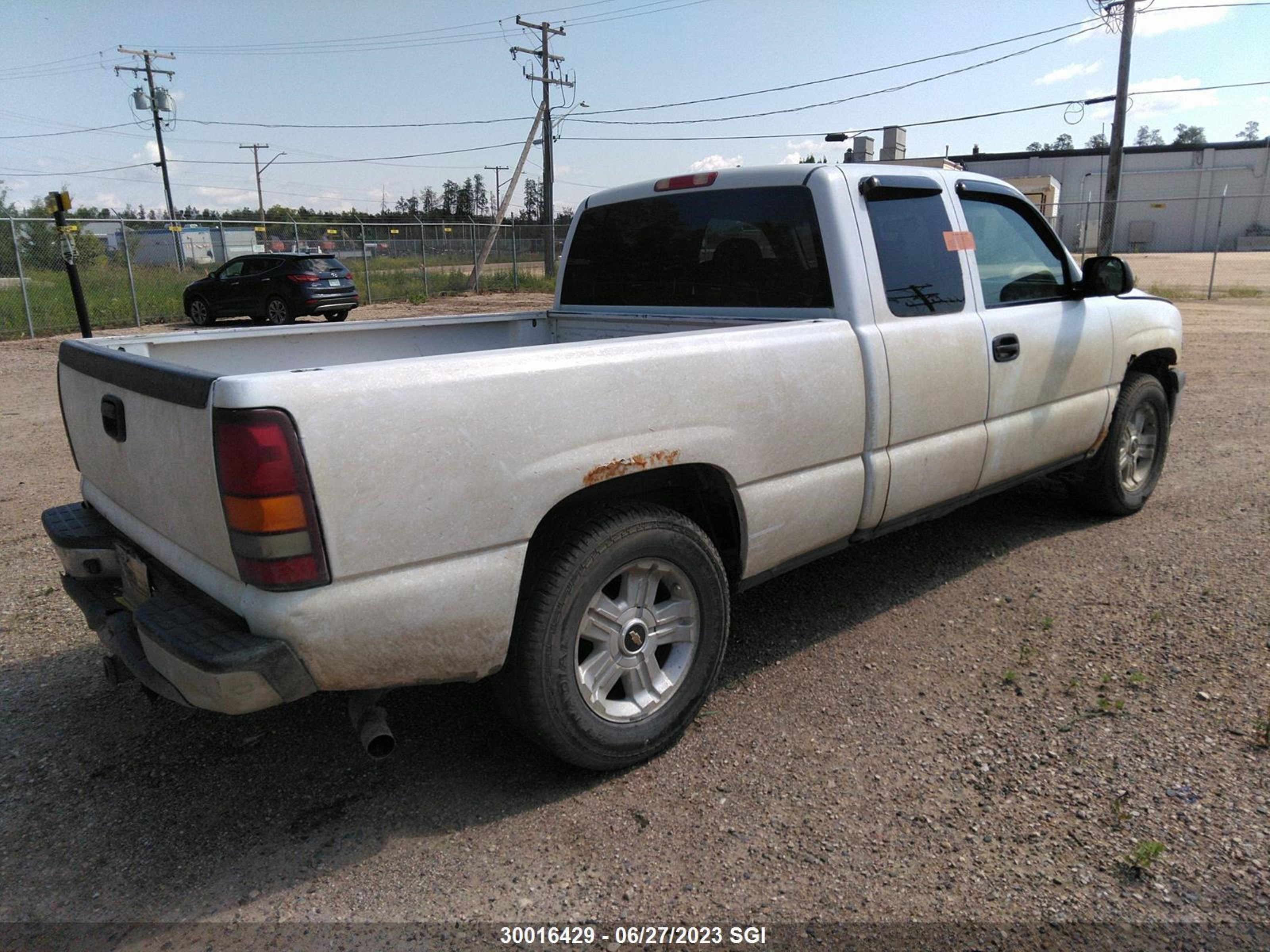 Photo 3 VIN: 1GCEK19T3YE270664 - CHEVROLET SILVERADO 