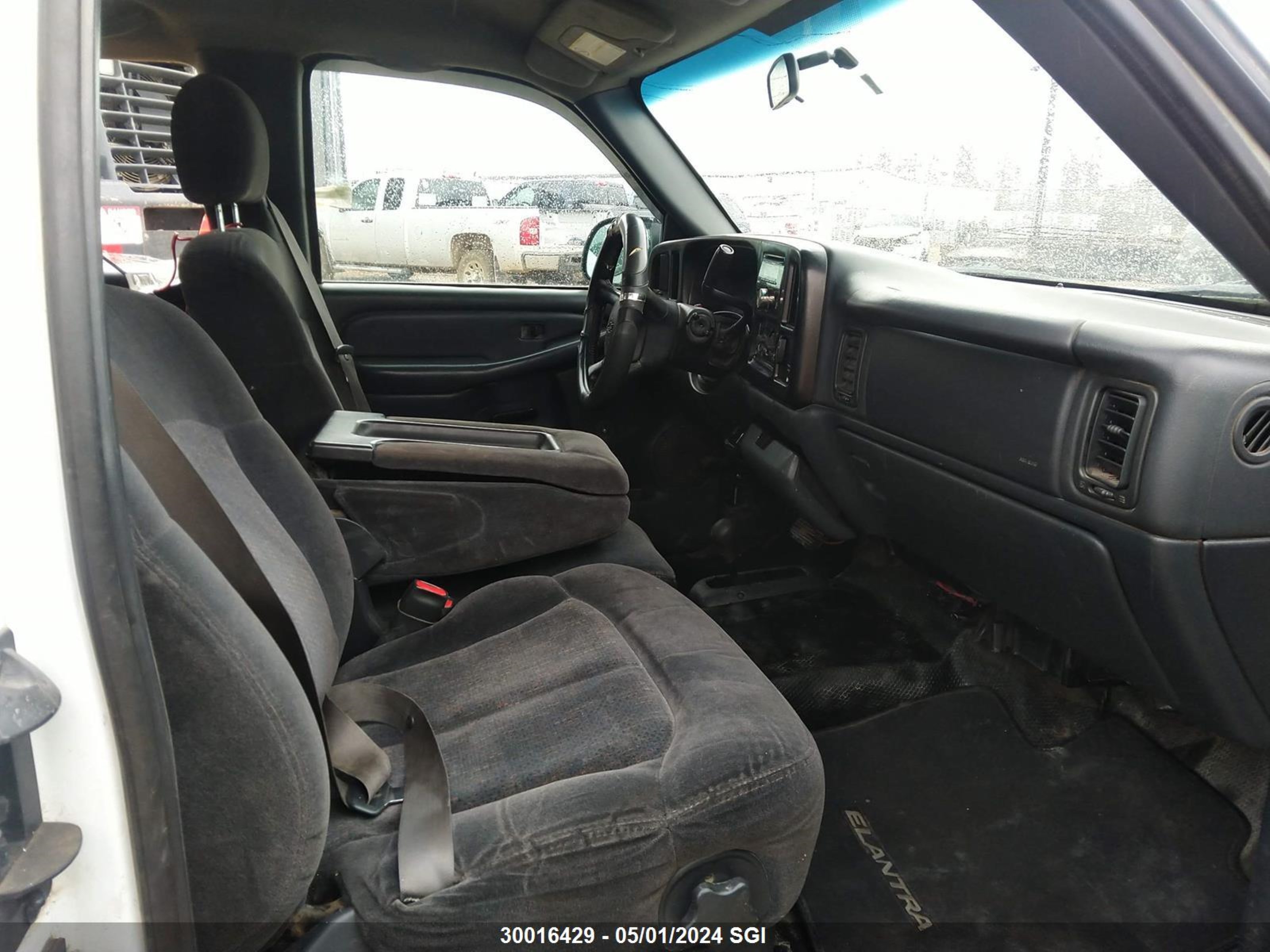 Photo 4 VIN: 1GCEK19T3YE270664 - CHEVROLET SILVERADO 