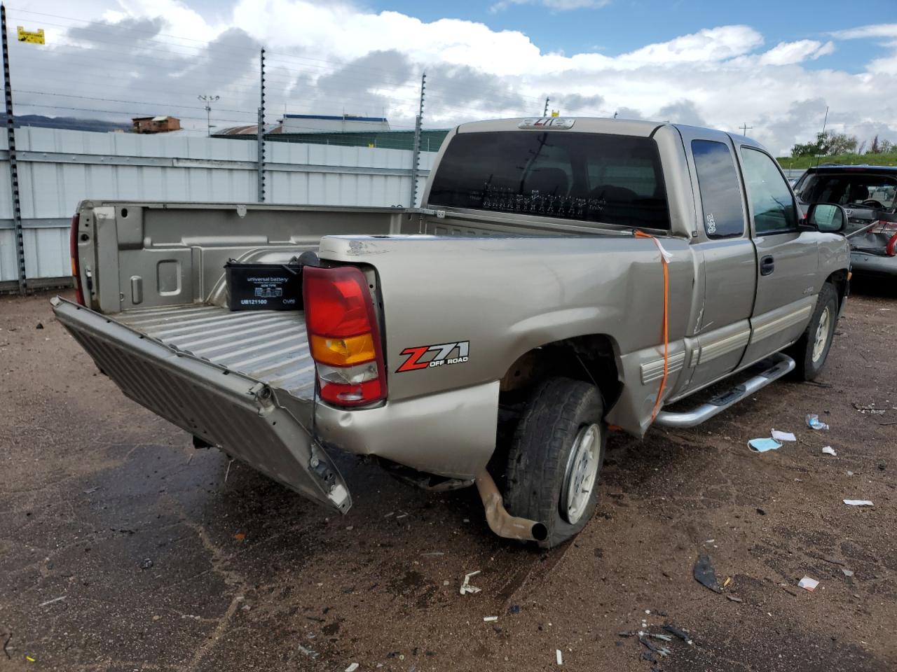 Photo 2 VIN: 1GCEK19T3YE387807 - CHEVROLET SILVERADO 