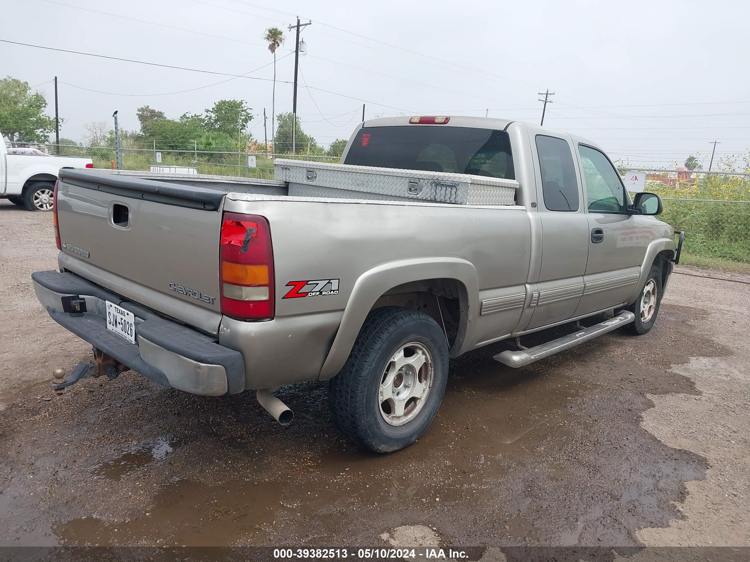 Photo 3 VIN: 1GCEK19T42E221660 - CHEVROLET SILVERADO 