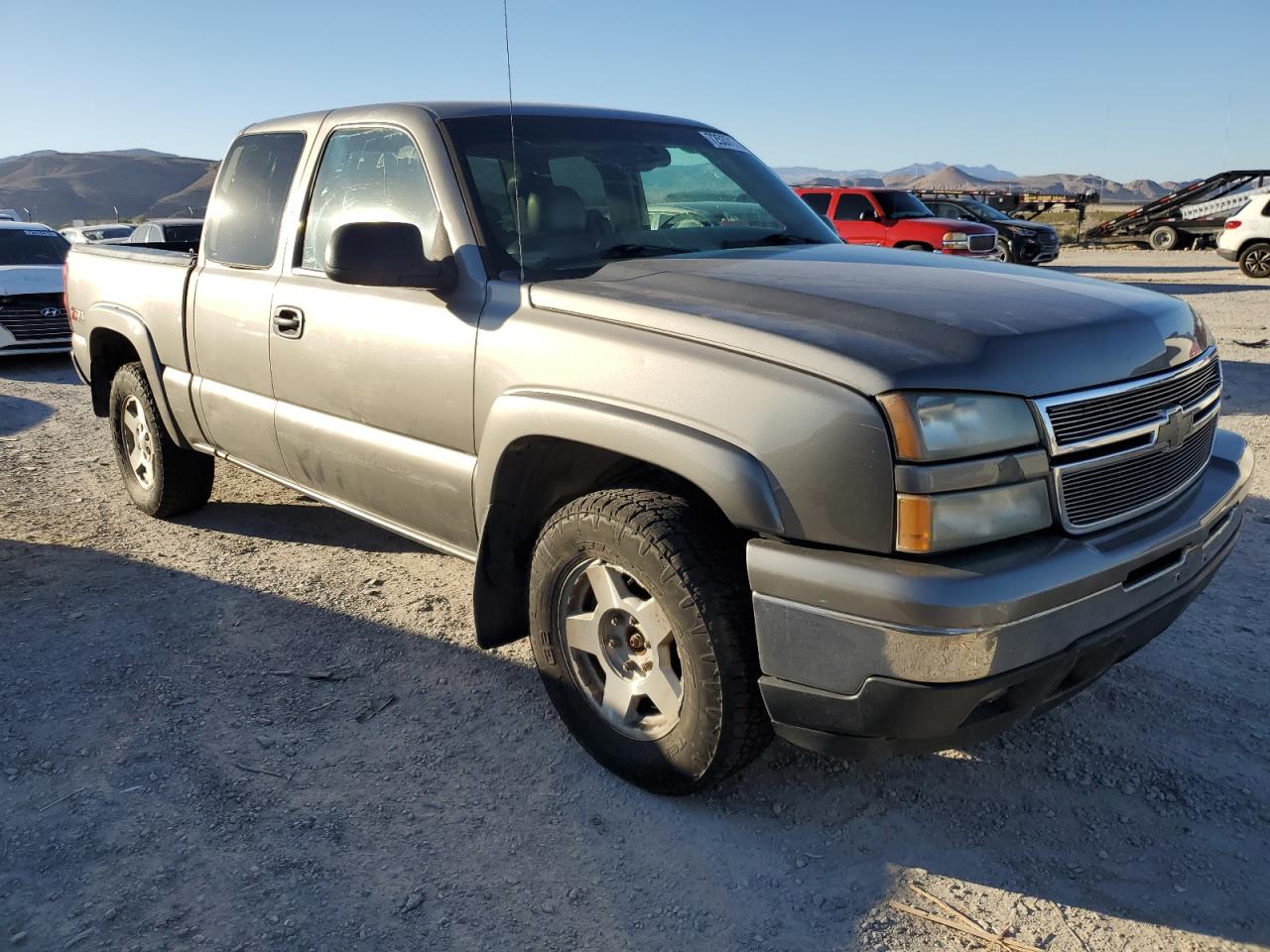 Photo 3 VIN: 1GCEK19T46Z211922 - CHEVROLET SILVERADO 