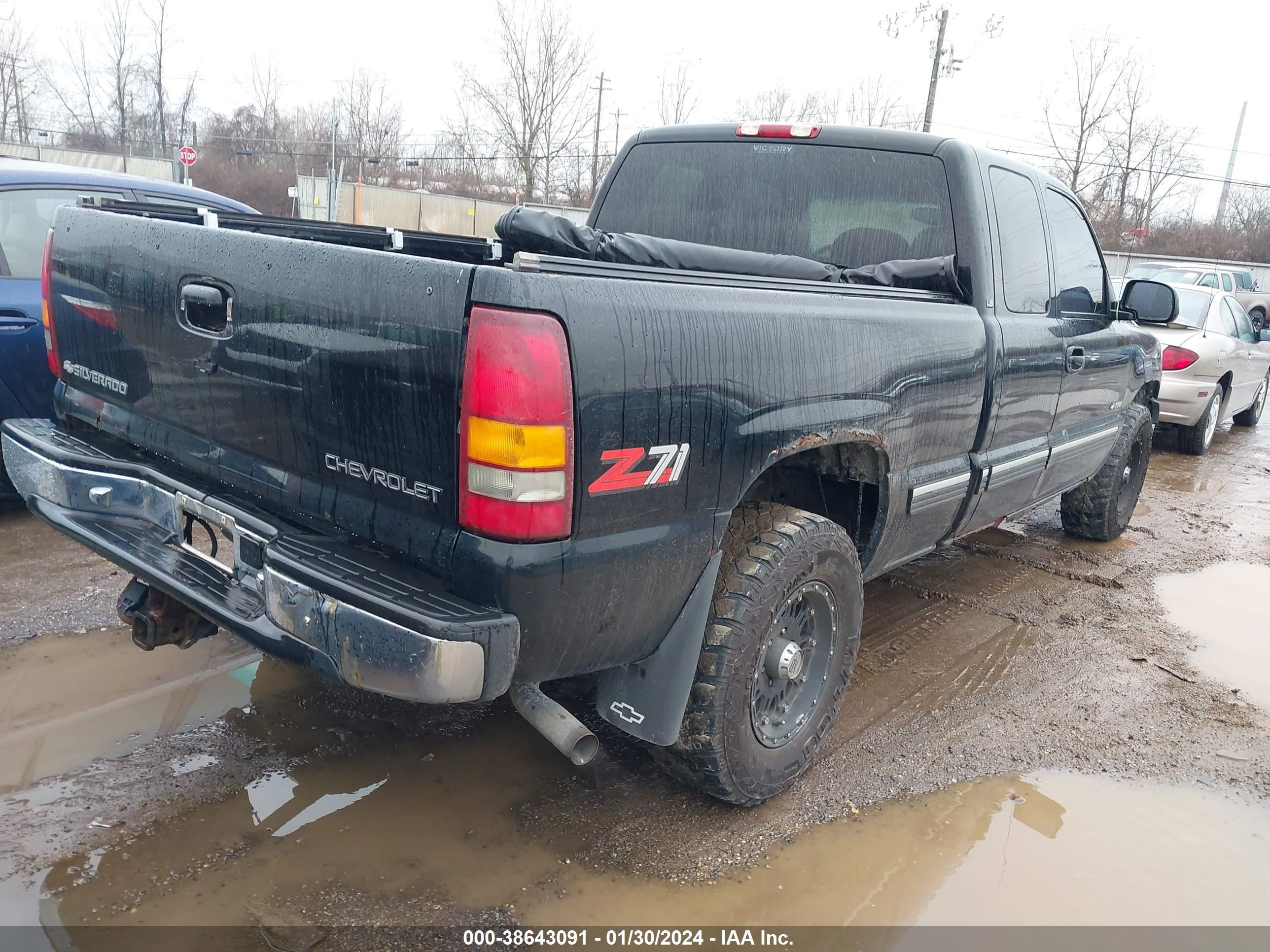 Photo 3 VIN: 1GCEK19T5XE250026 - CHEVROLET SILVERADO 